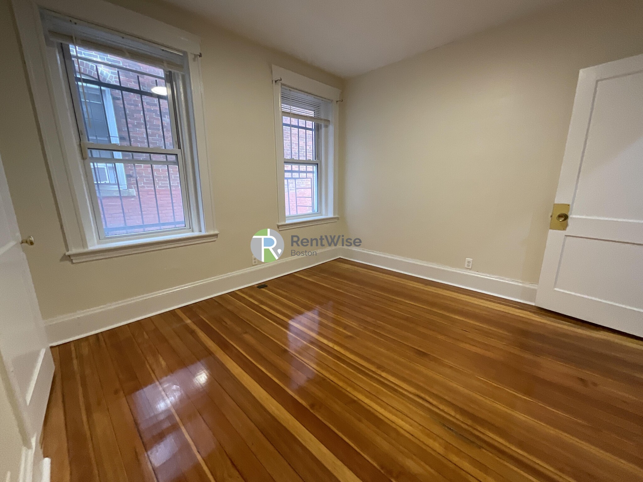 6 Barrows St, Allston