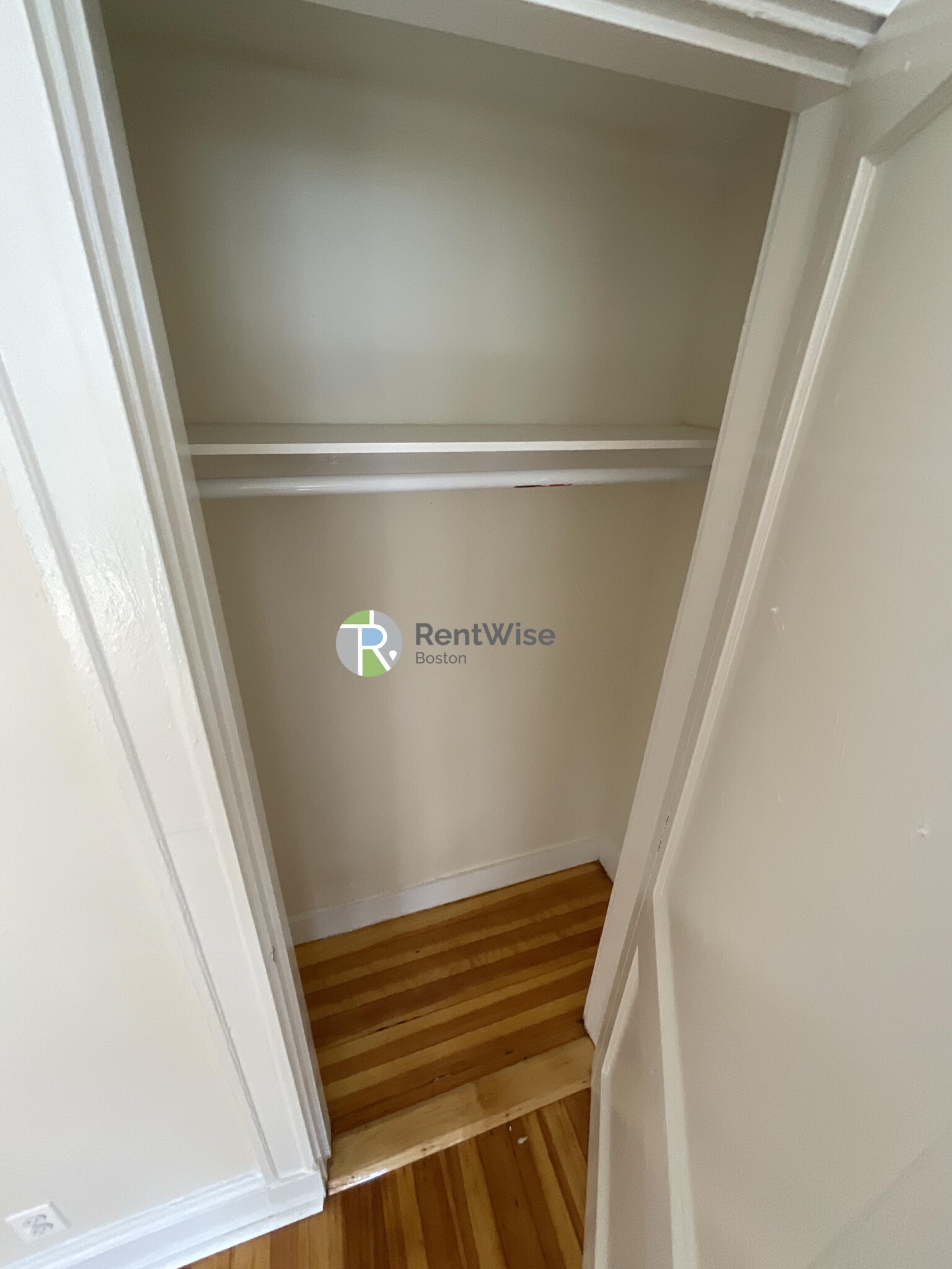 6 Barrows St, Allston