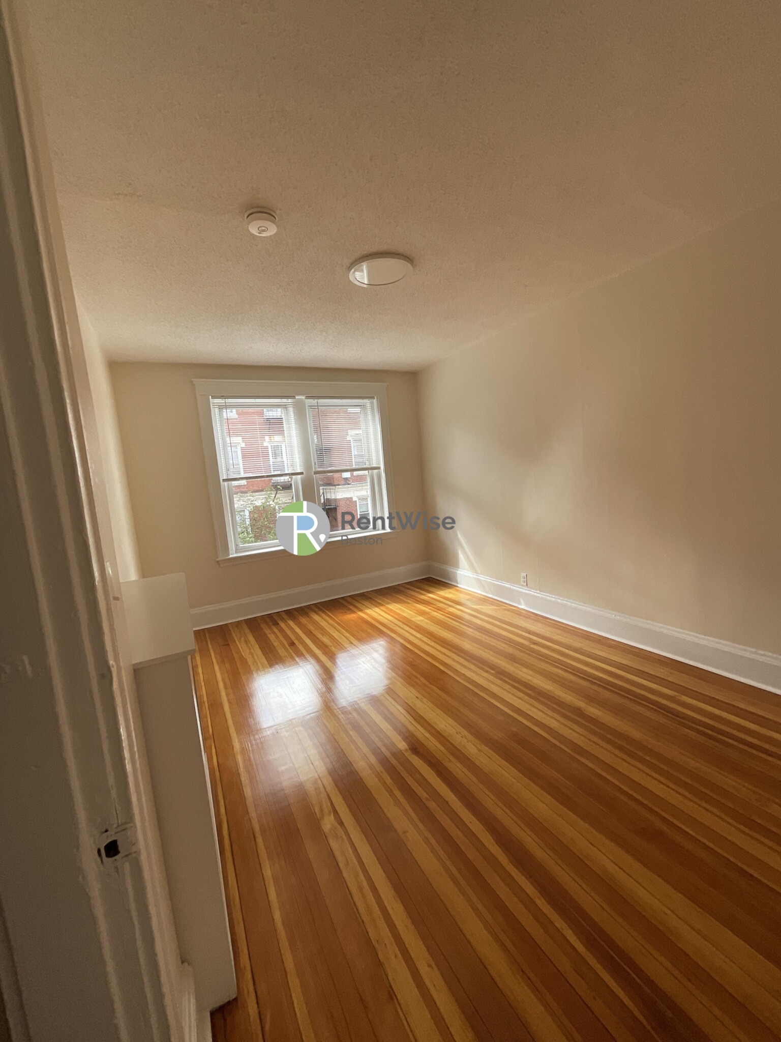 6 Barrows St, Allston