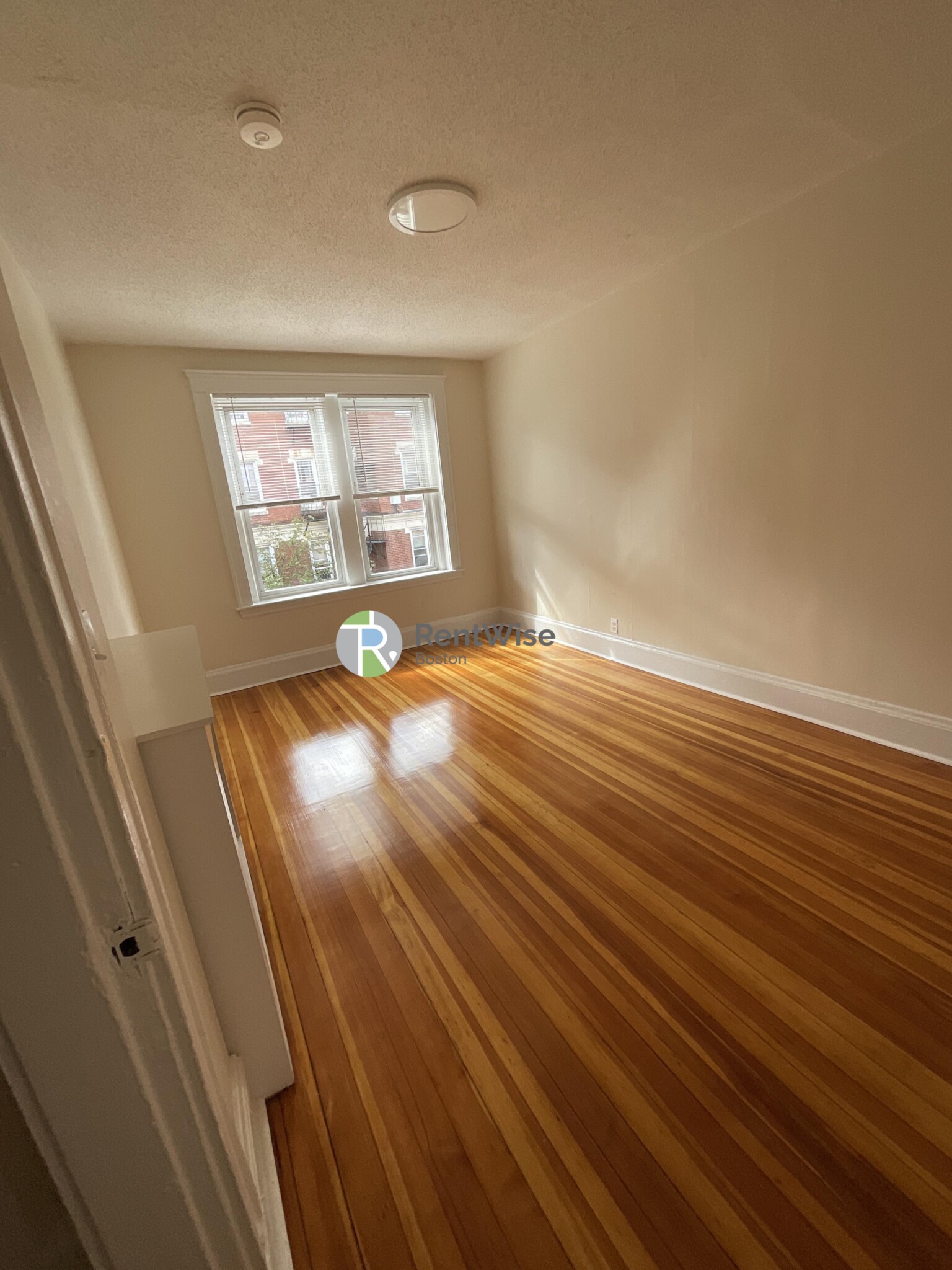 6 Barrows St, Allston