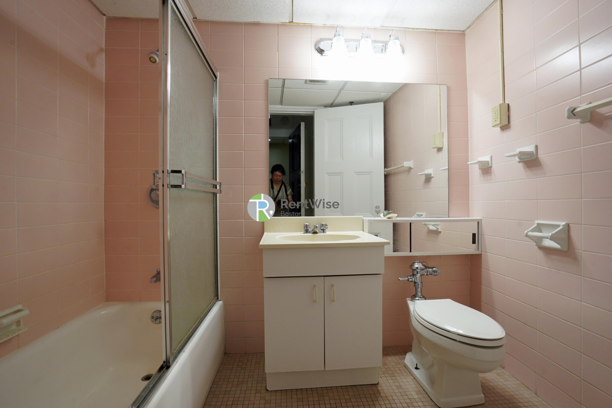 62 Boylston St, Midtown