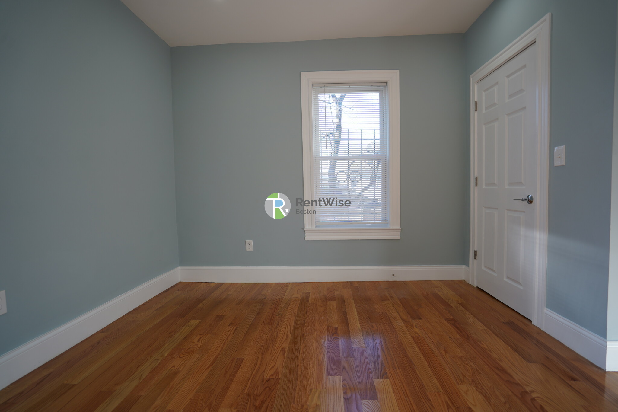 372 Oxford St, Ward Two