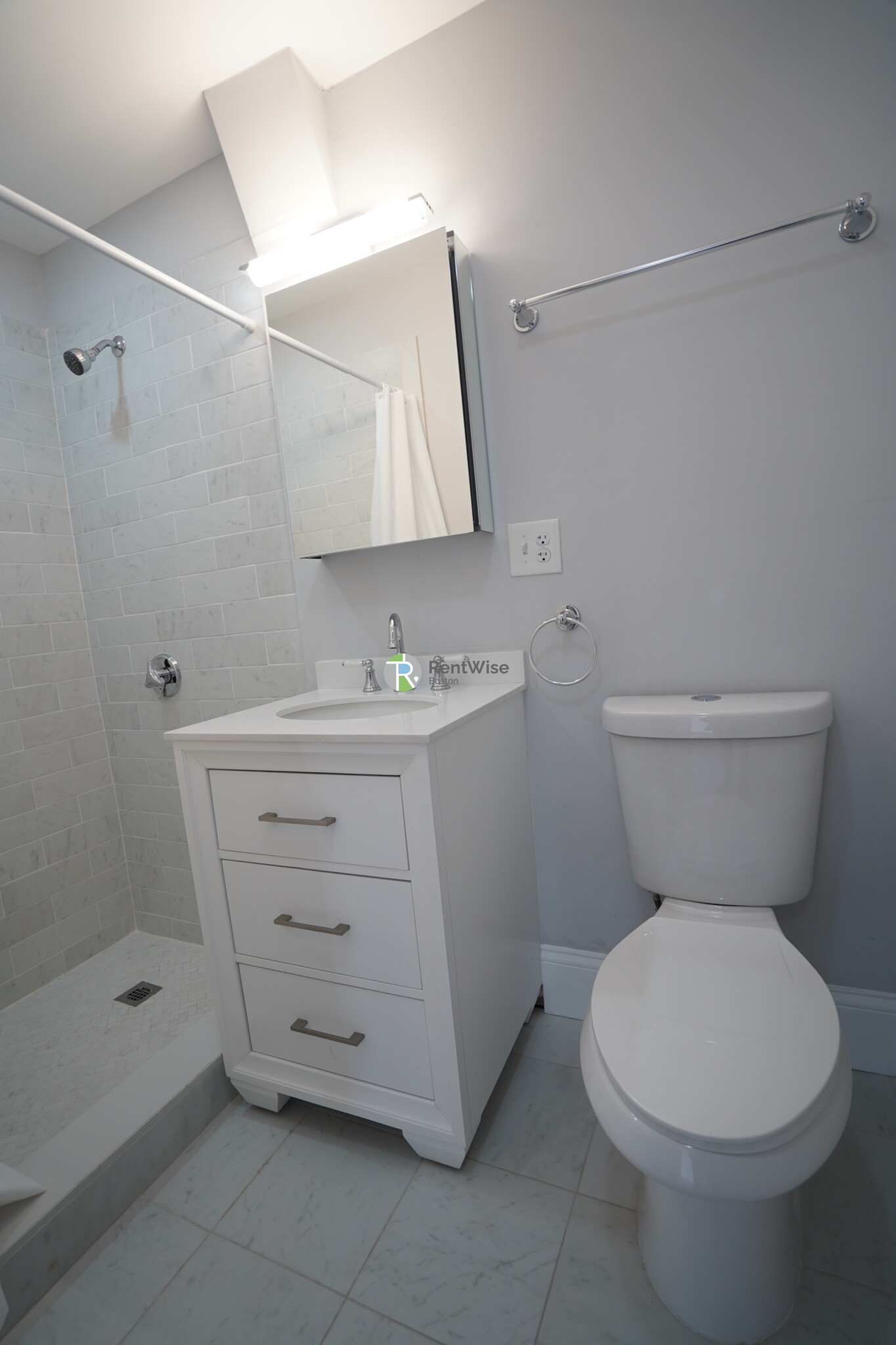 372 Oxford St, Ward Two