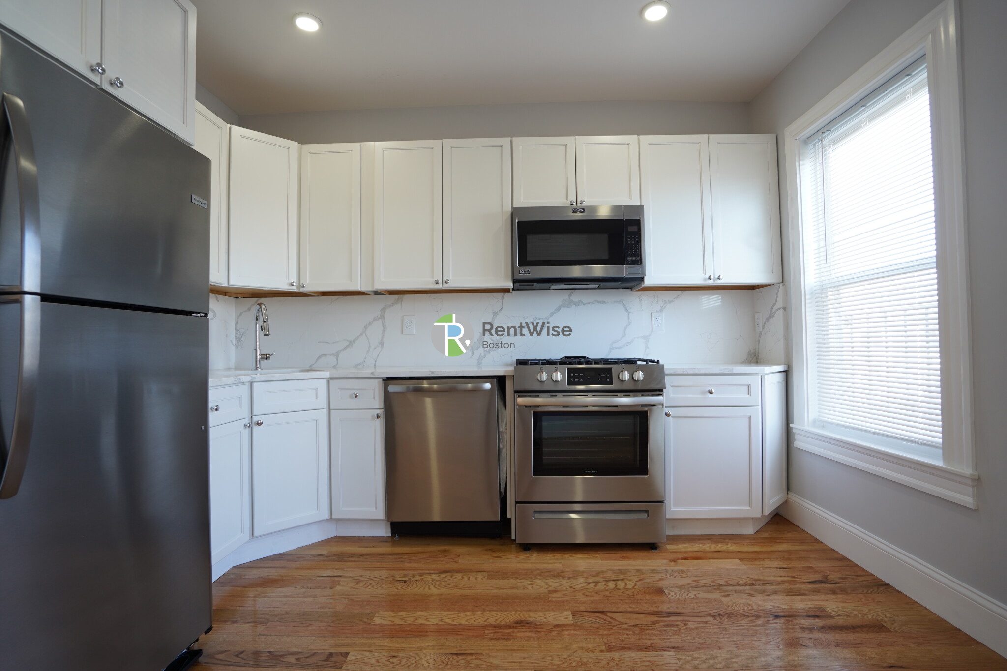 372 Oxford St, Ward Two