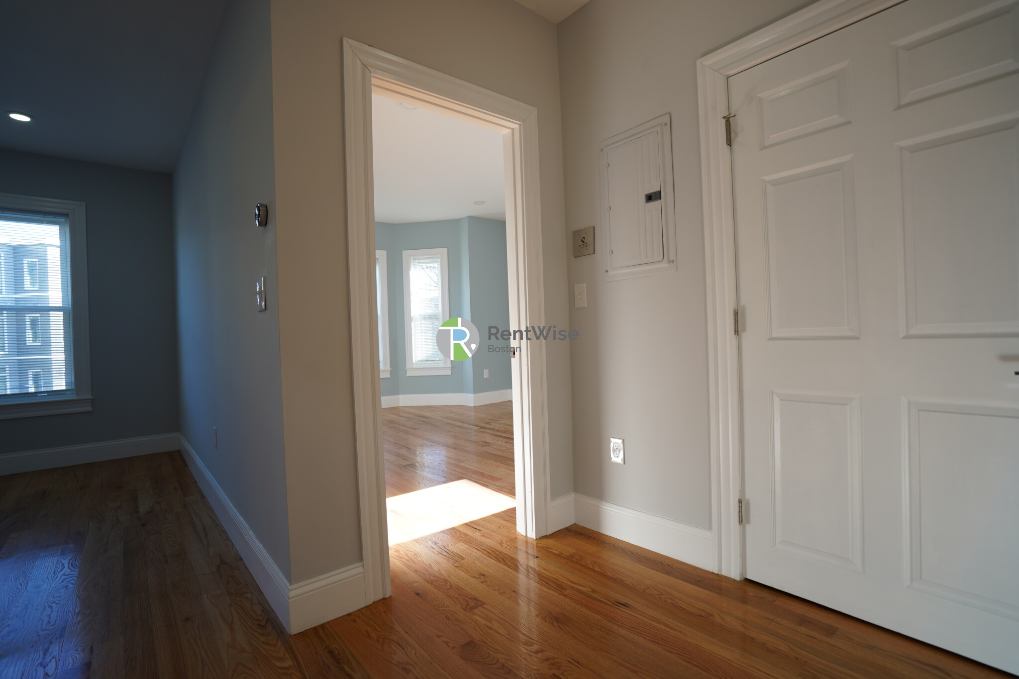 372 Oxford St, Ward Two