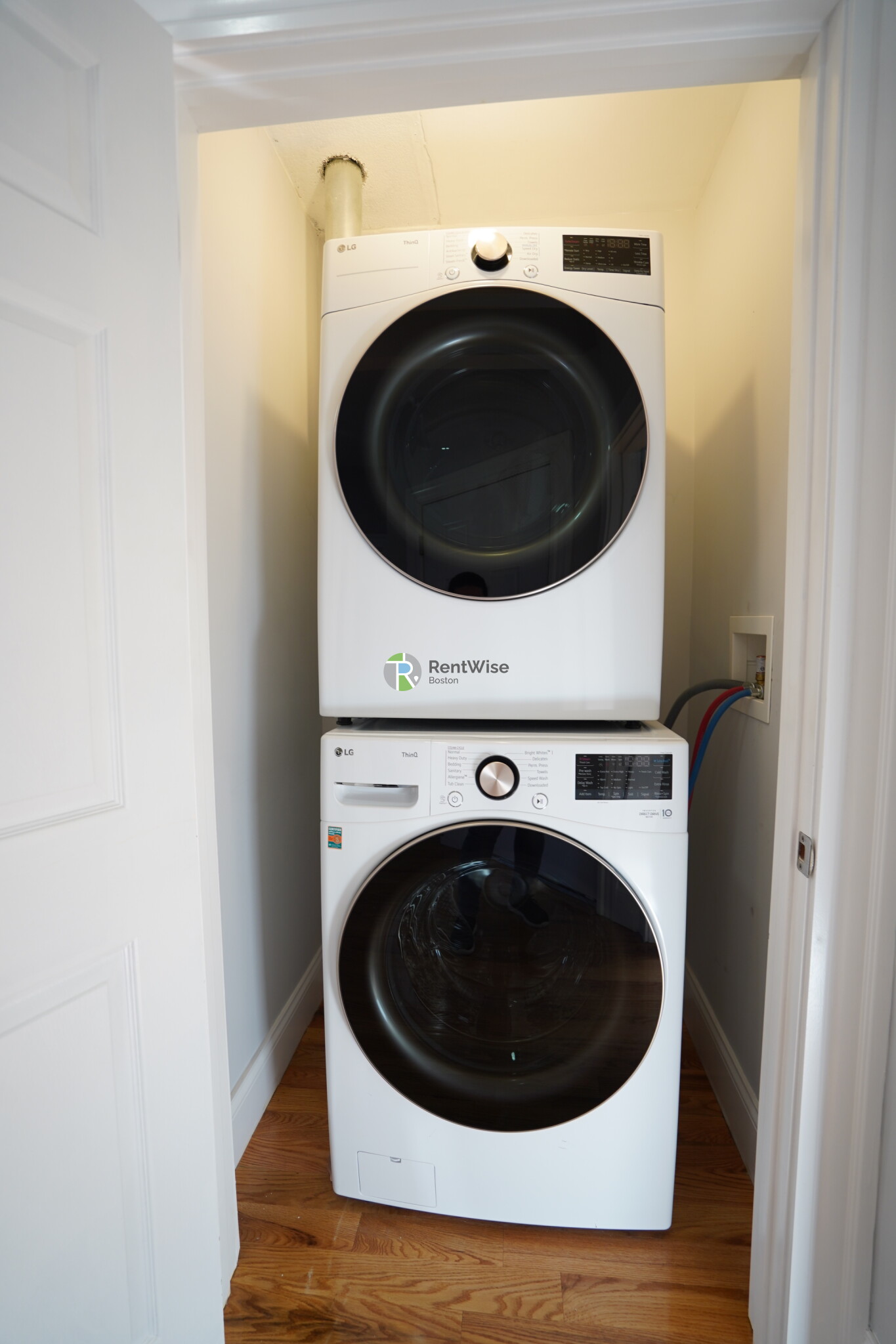 372 Oxford St, Ward Two