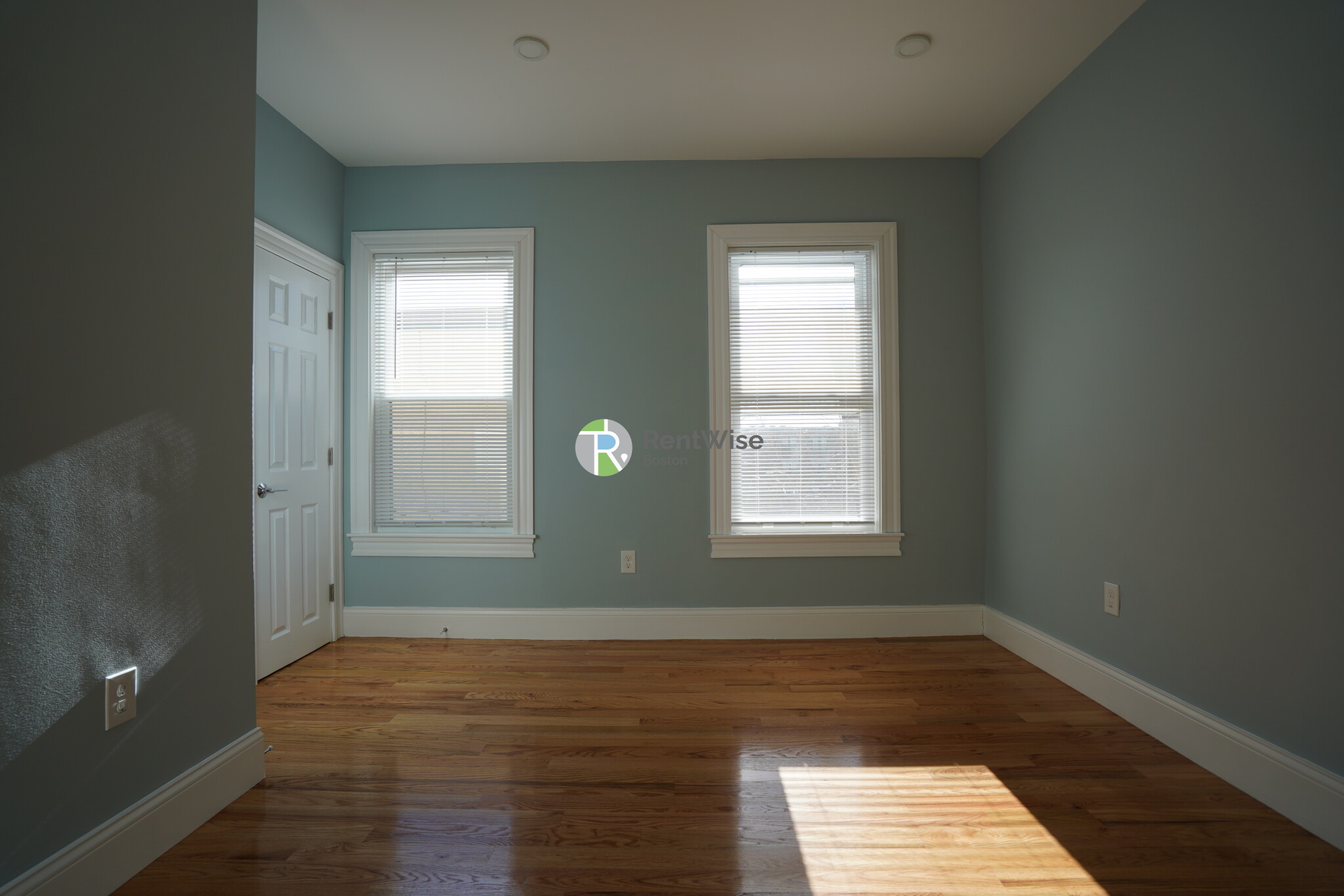 372 Oxford St, Ward Two