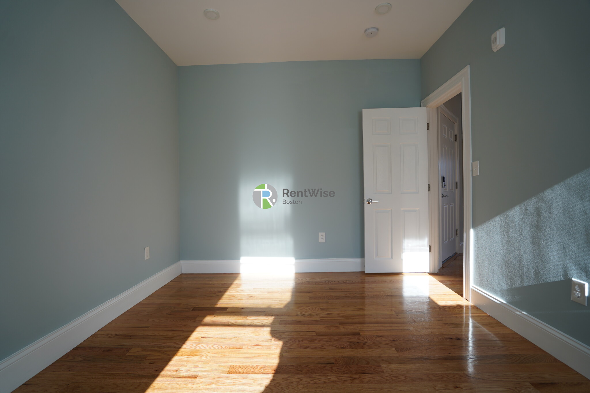 372 Oxford St, Ward Two