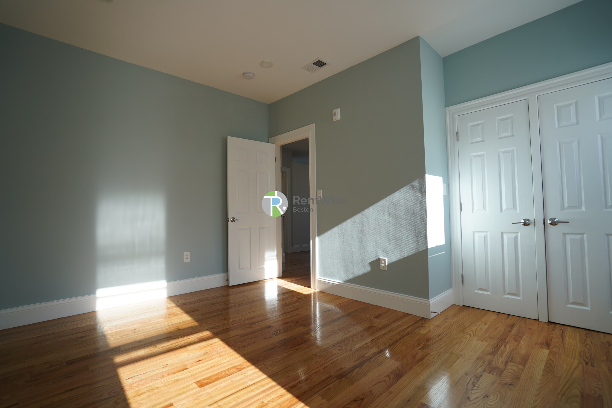 372 Oxford St, Ward Two