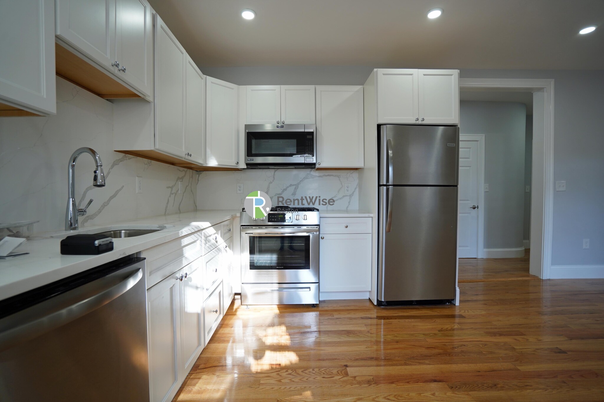 372 Oxford St, Ward Two