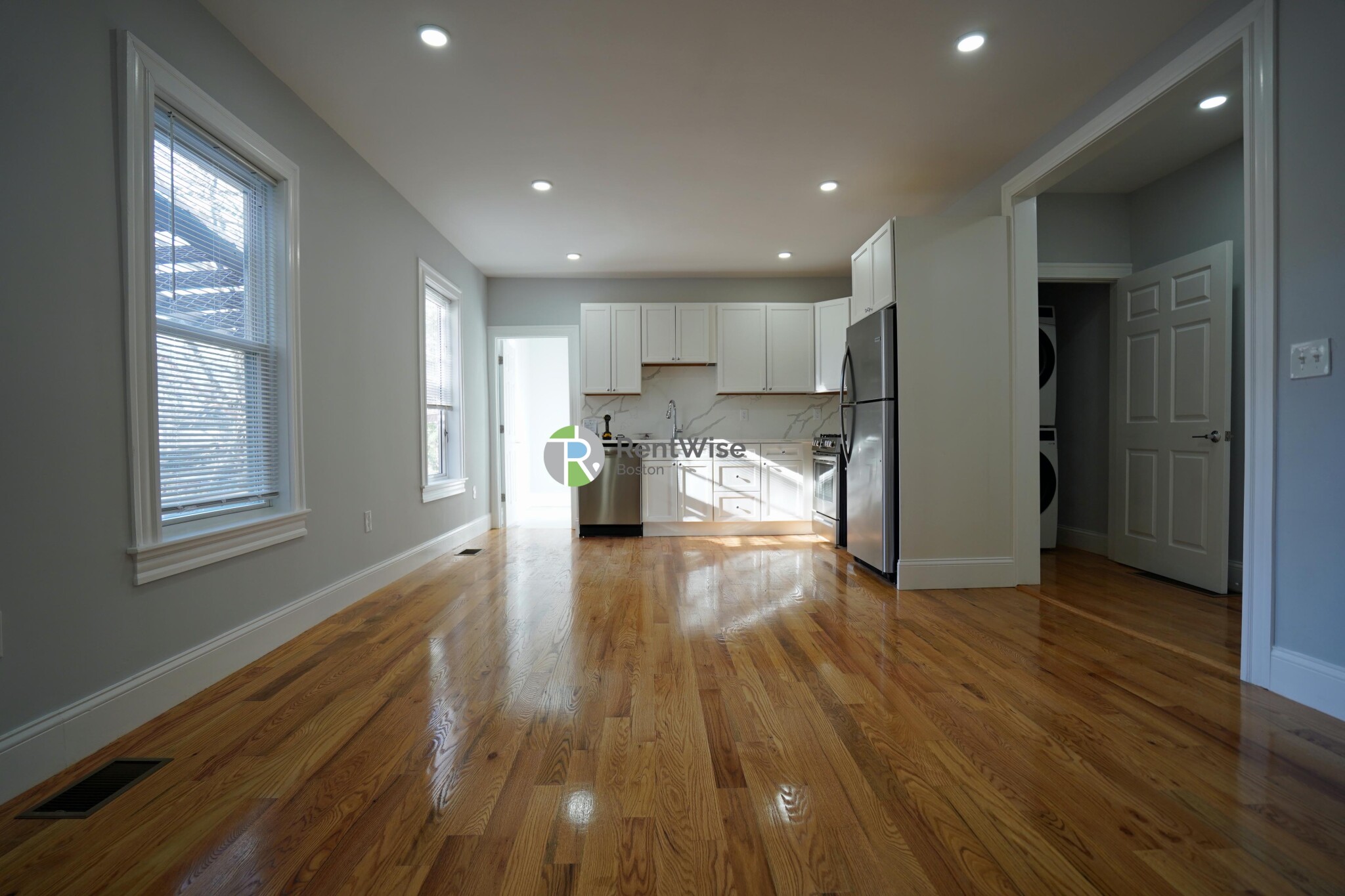 372 Oxford St, Ward Two