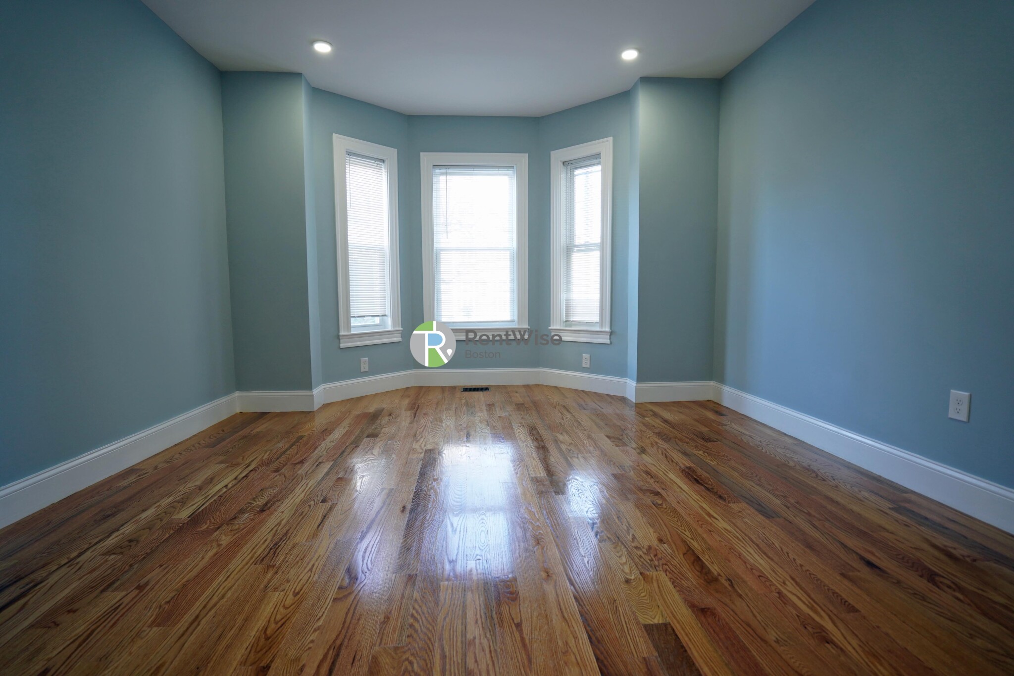 372 Oxford St, Ward Two