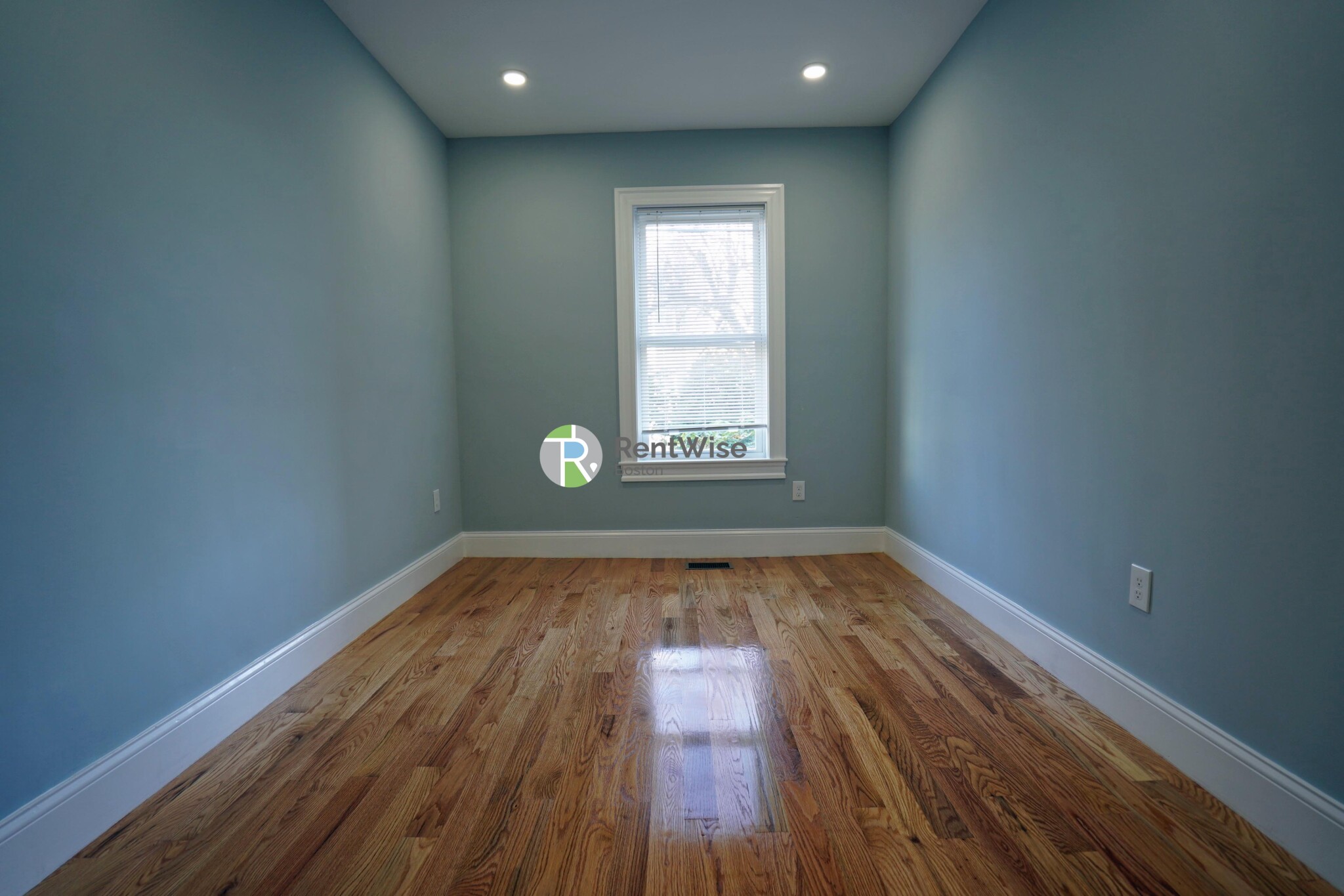 372 Oxford St, Ward Two