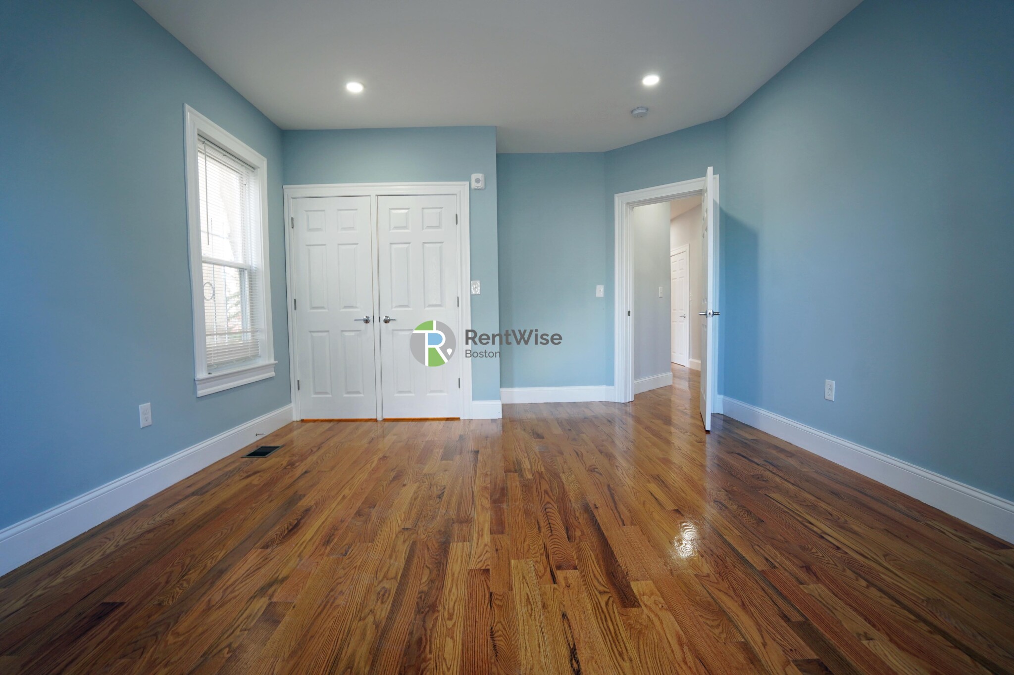 372 Oxford St, Ward Two