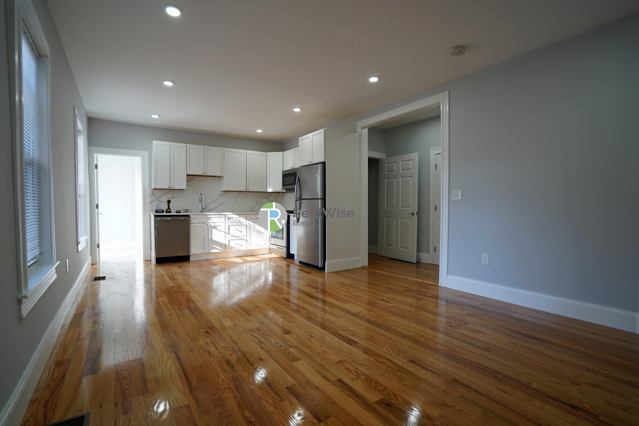 372 Oxford St, Ward Two