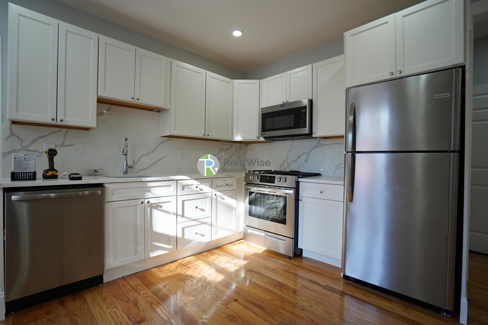 372 Oxford St, Ward Two