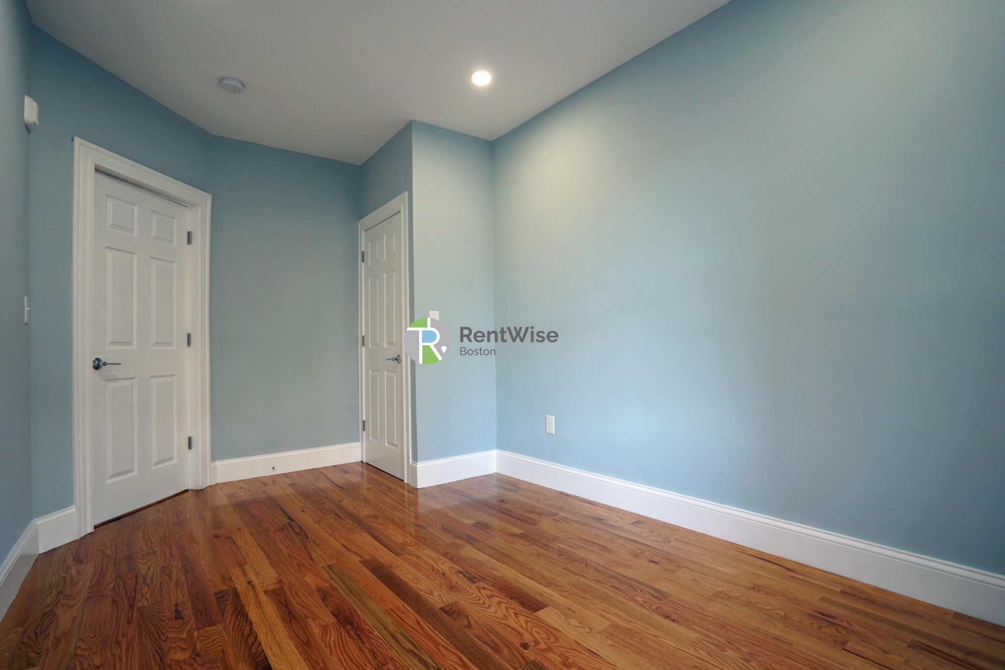 372 Oxford St, Ward Two