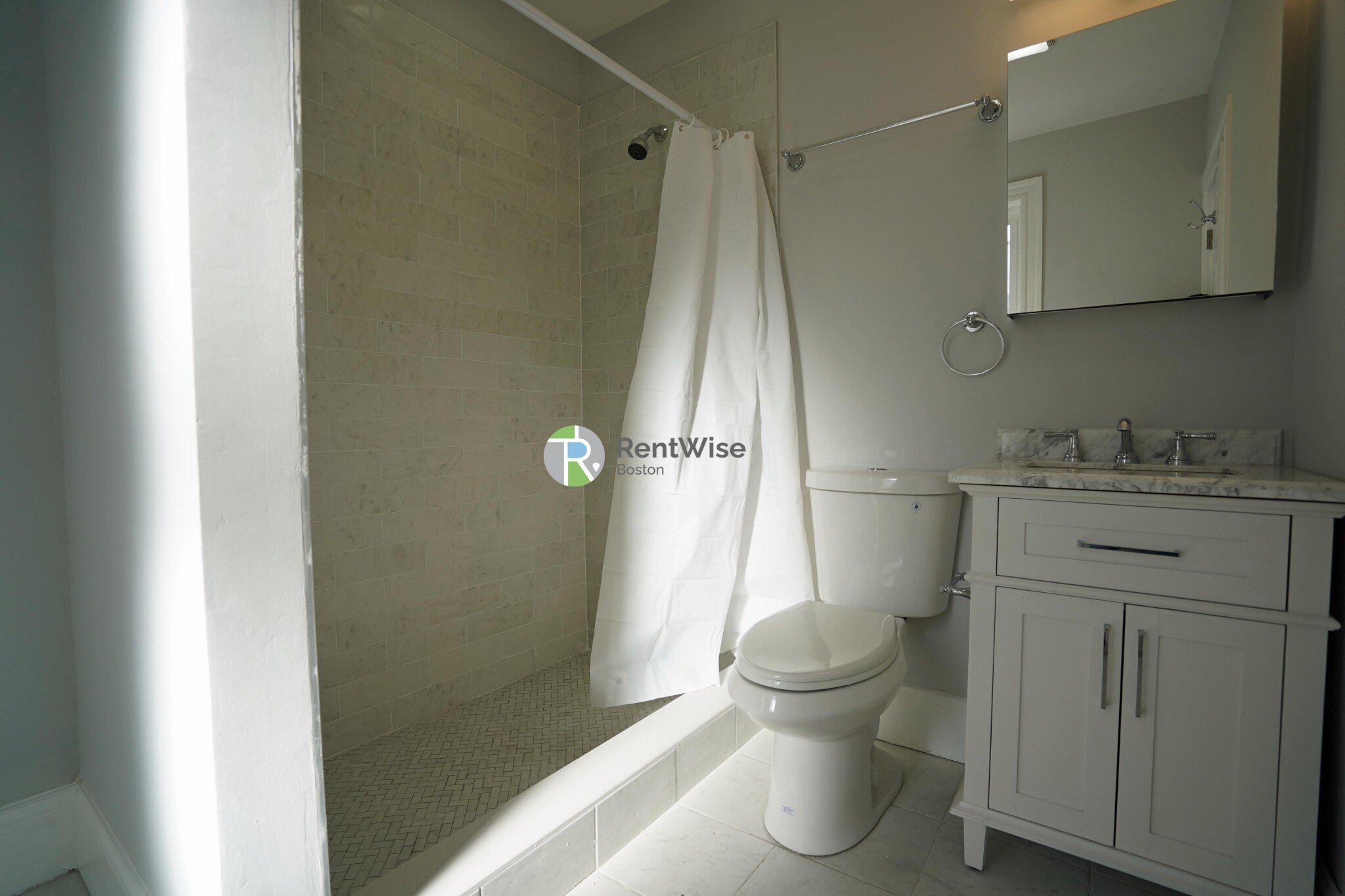 372 Oxford St, Ward Two