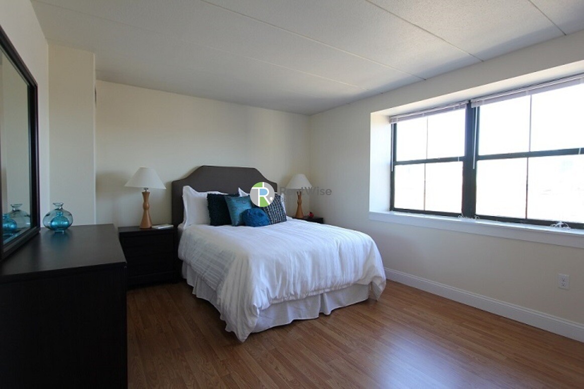 650 Columbus Ave, Roxbury