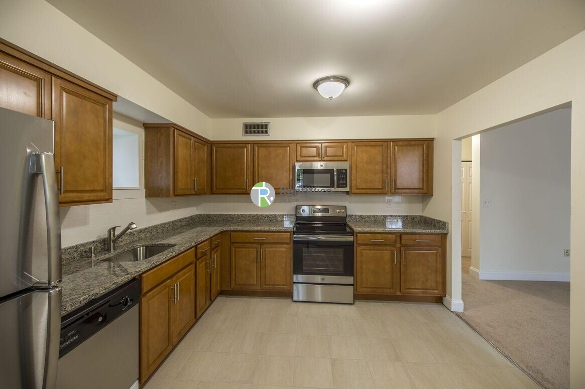 650 Columbus Ave, Roxbury