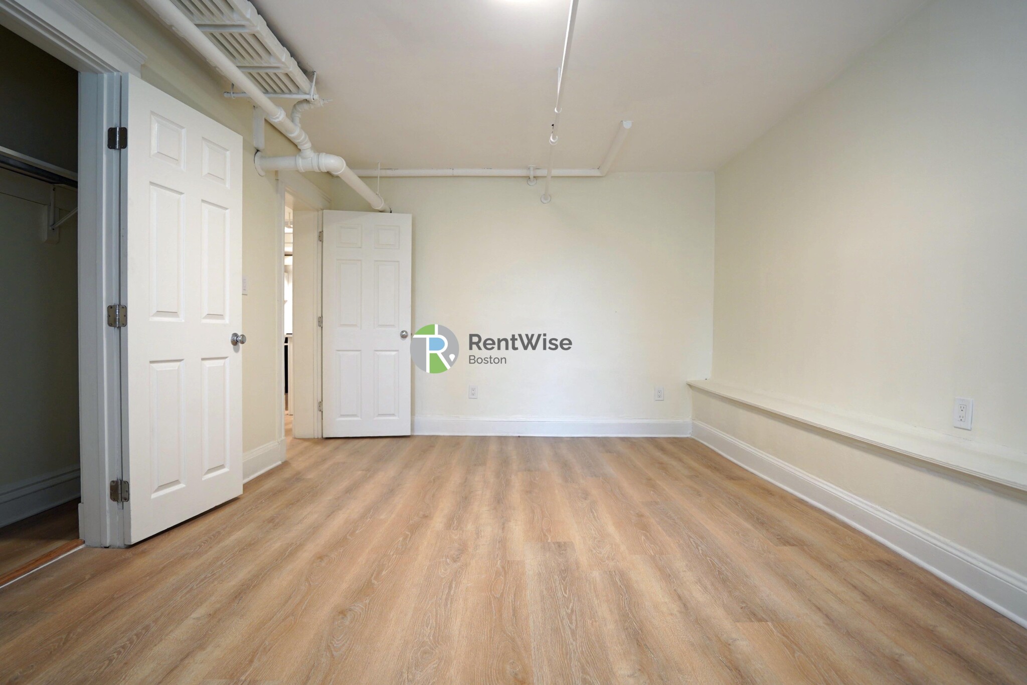 6 Camelot Ct. — Brighton