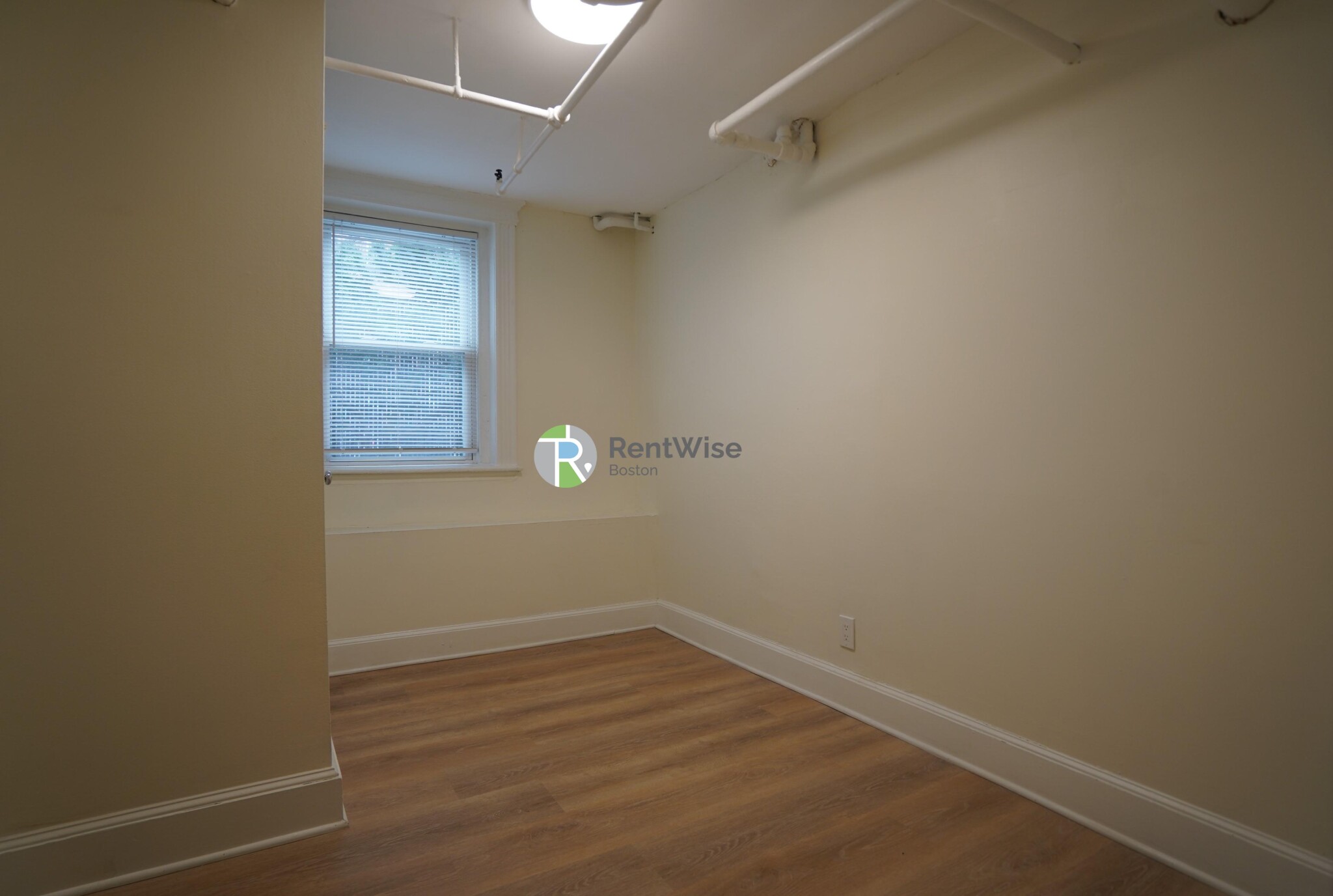 6 Camelot Ct. — Brighton