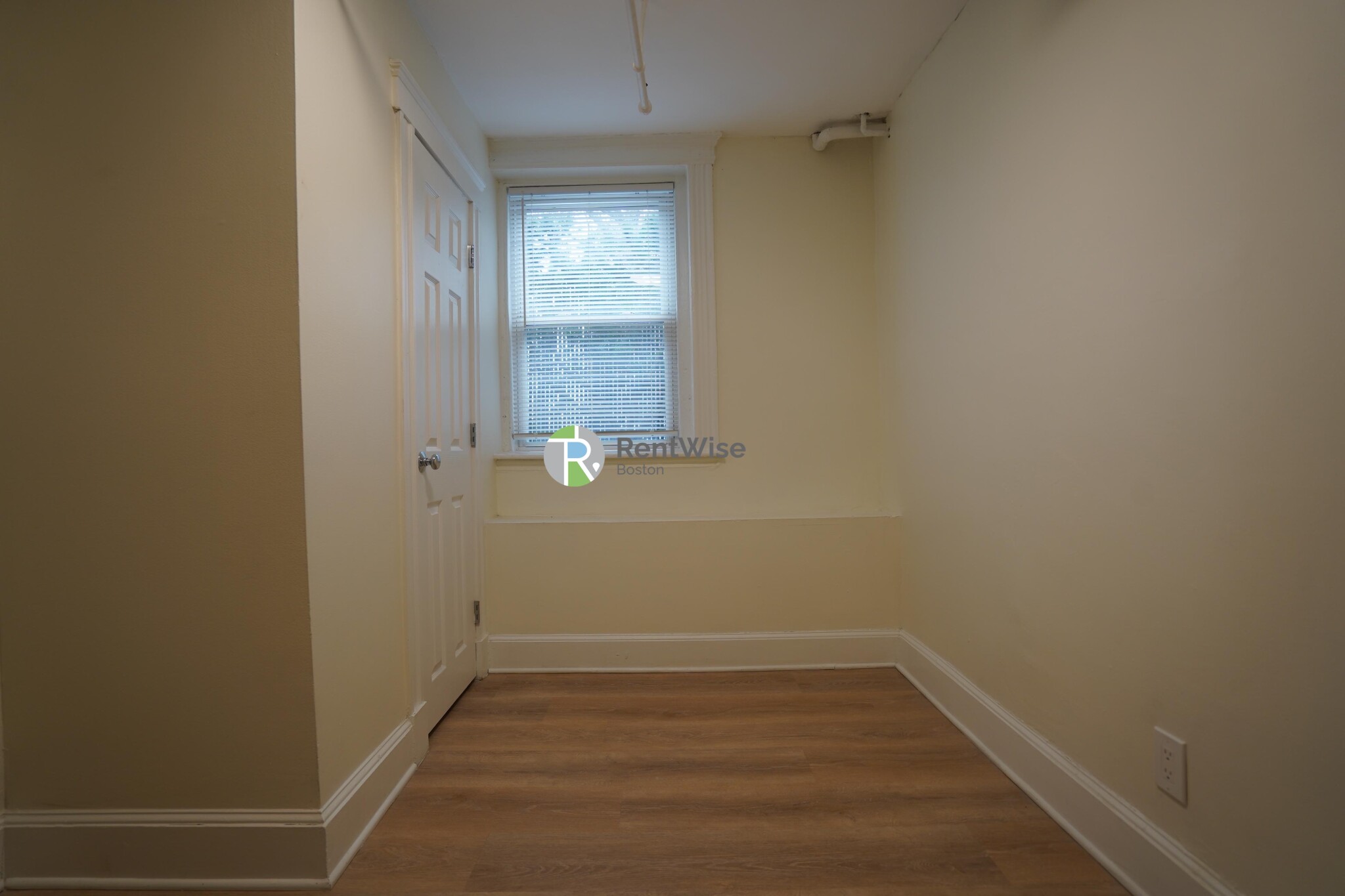 6 Camelot Ct. — Brighton