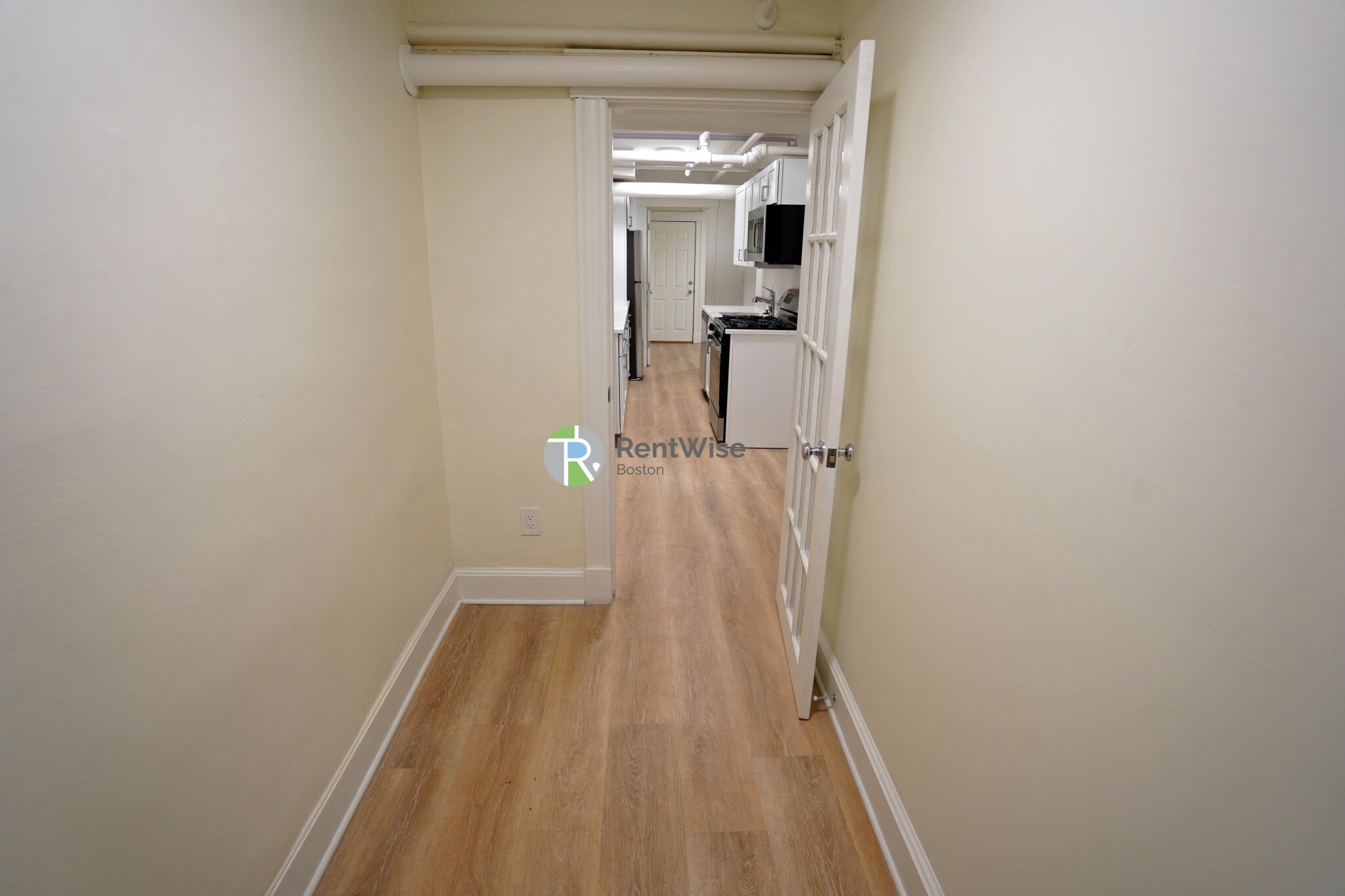 6 Camelot Ct. — Brighton