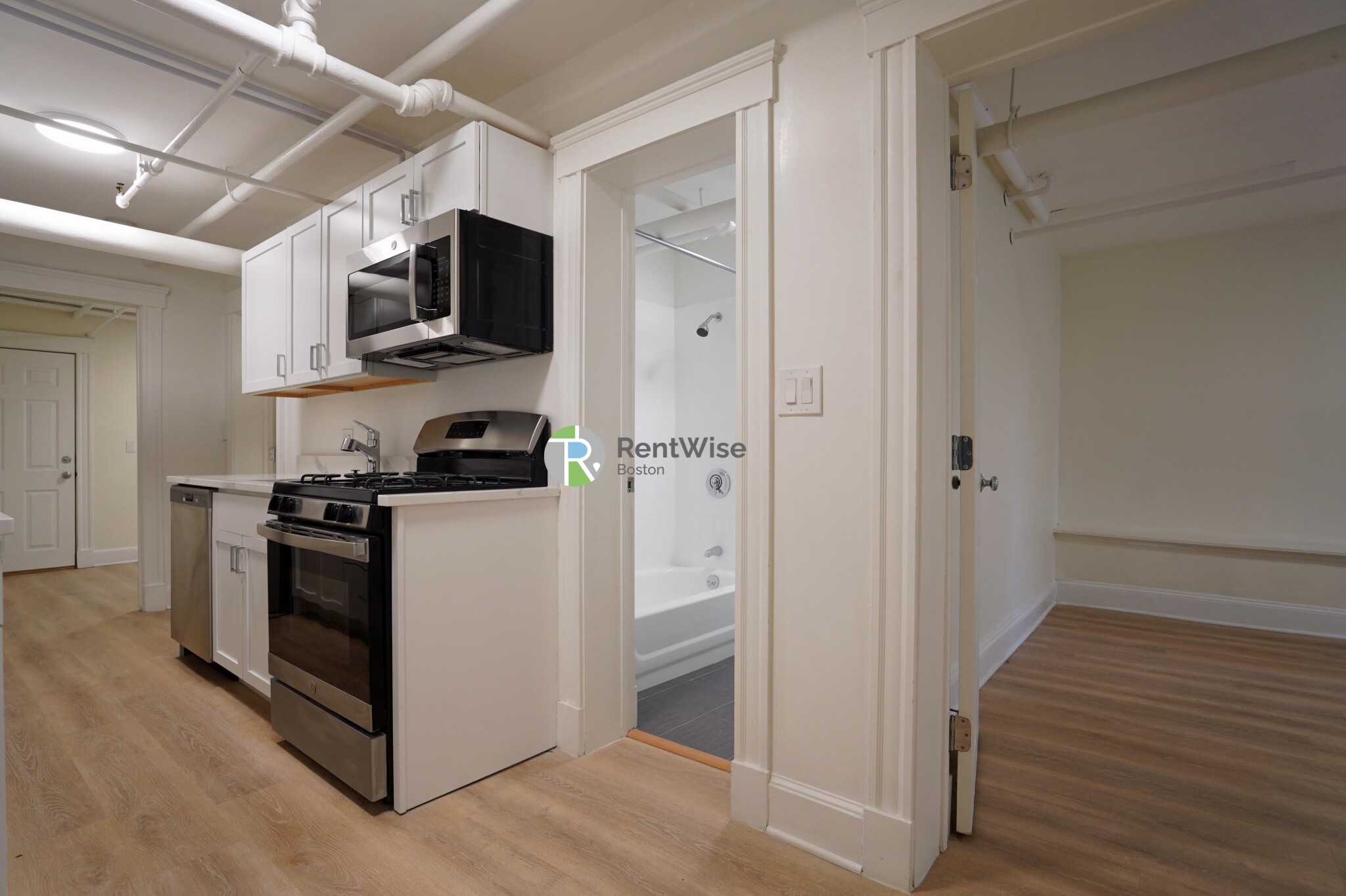 6 Camelot Ct. — Brighton