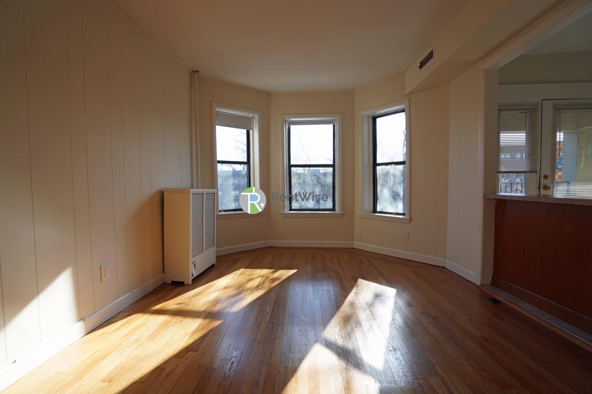1131 Commonwealth Ave. - 4,100USD / month