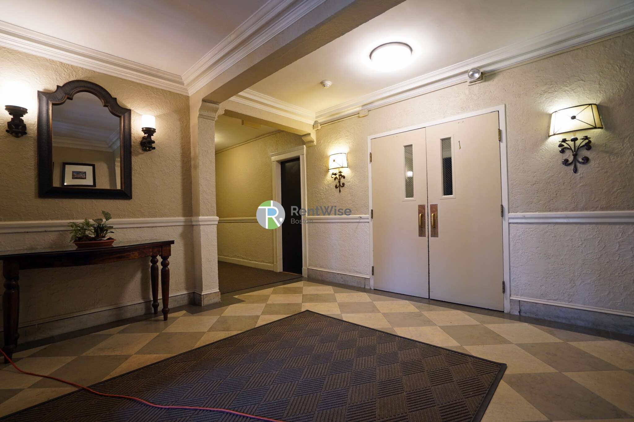 66 Queensberry St, Fenway