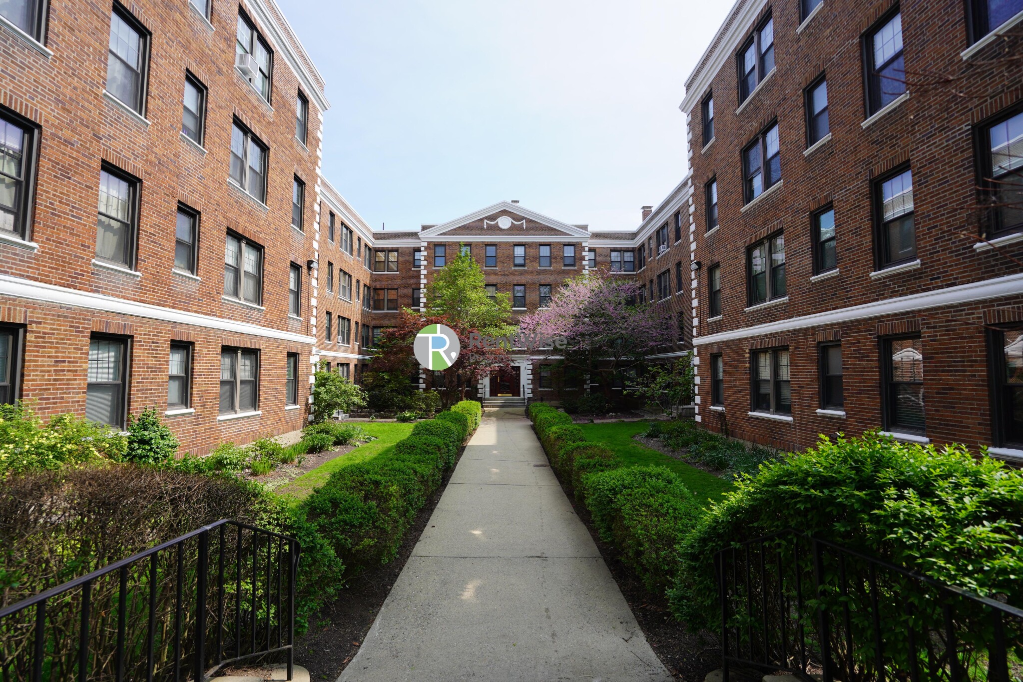 66 Queensberry St, Fenway