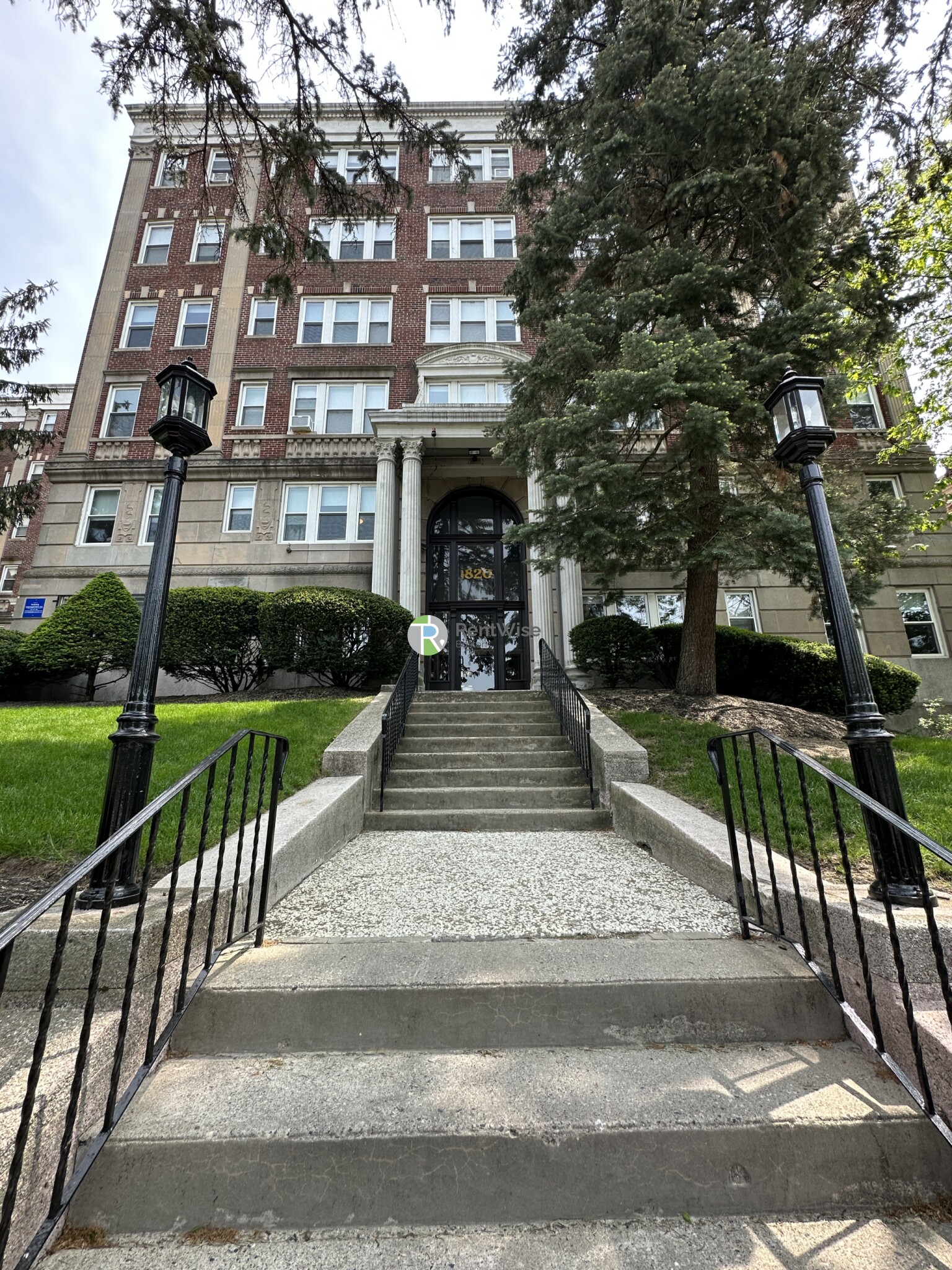 1820 Commonwealth Ave, Brighton