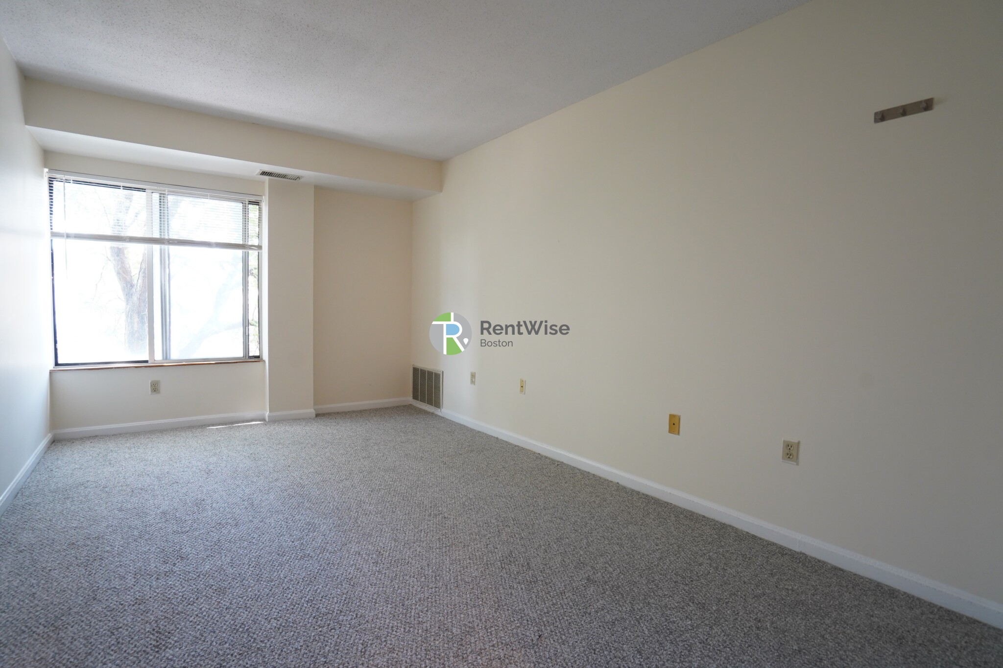 345 Franklin St, Riverside