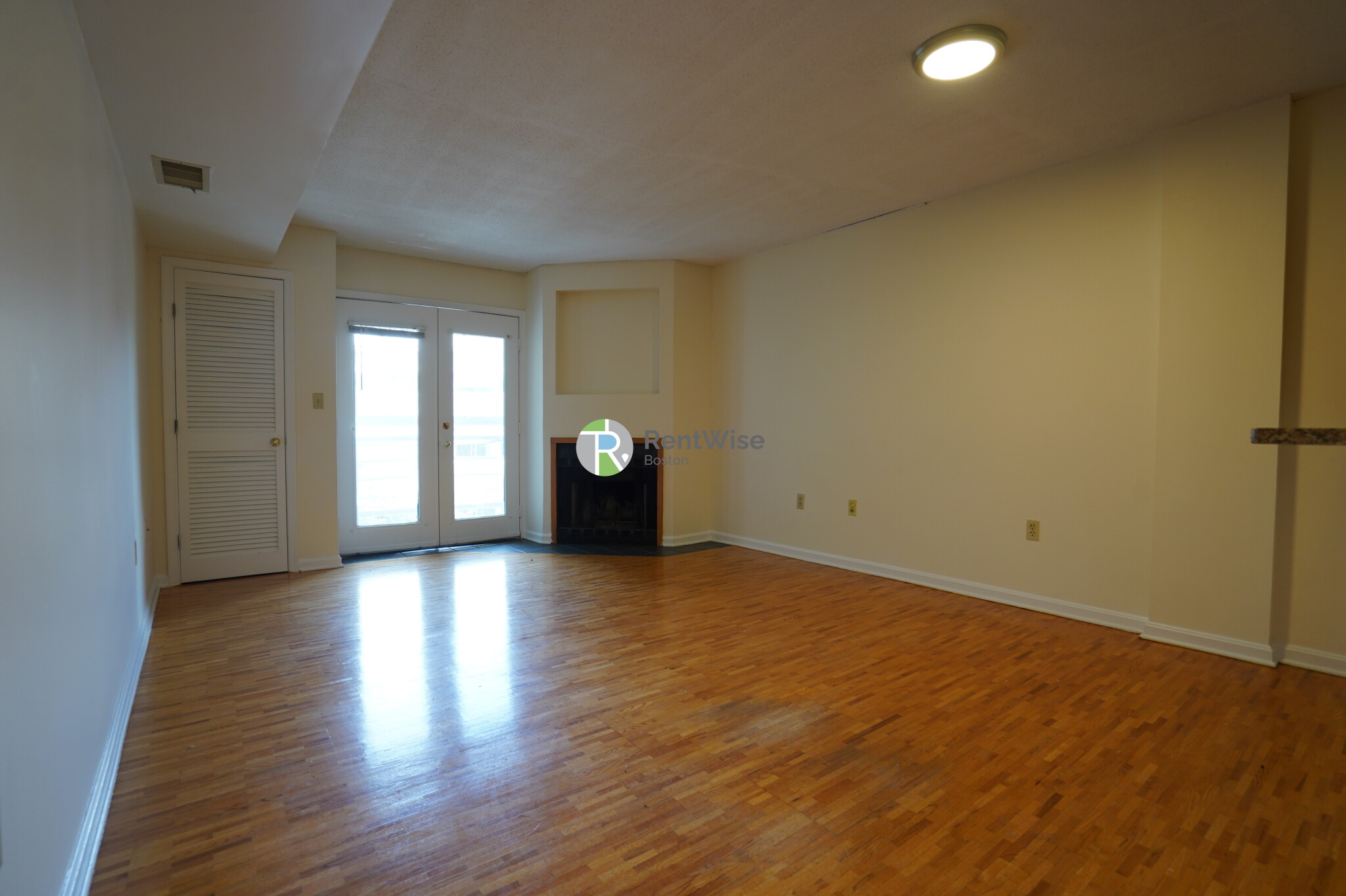 345 Franklin St, Riverside