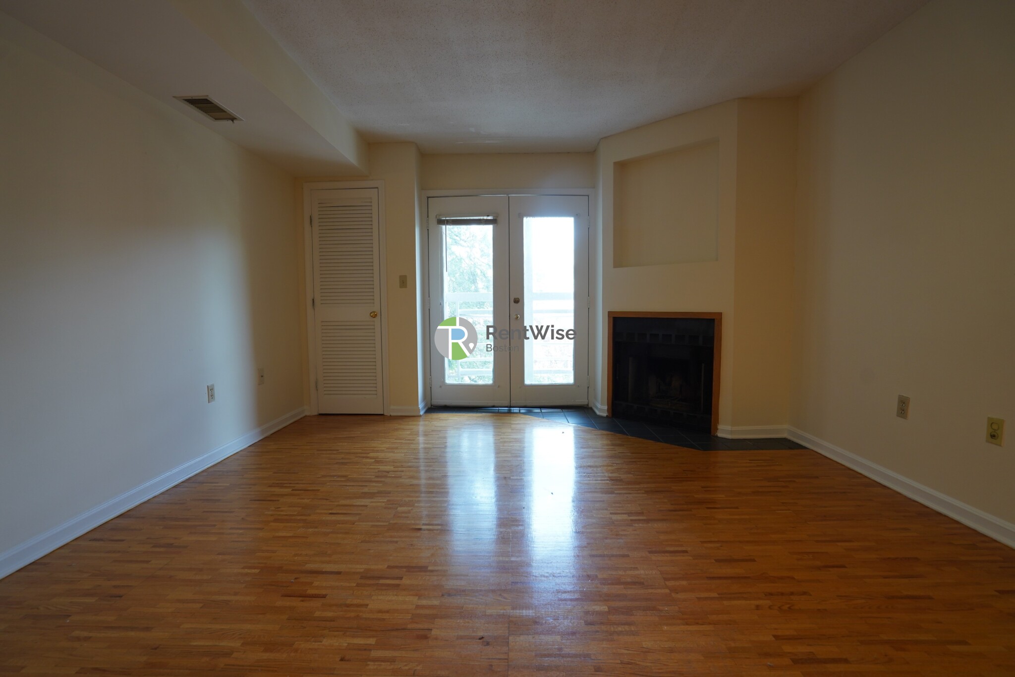 345 Franklin St, Riverside