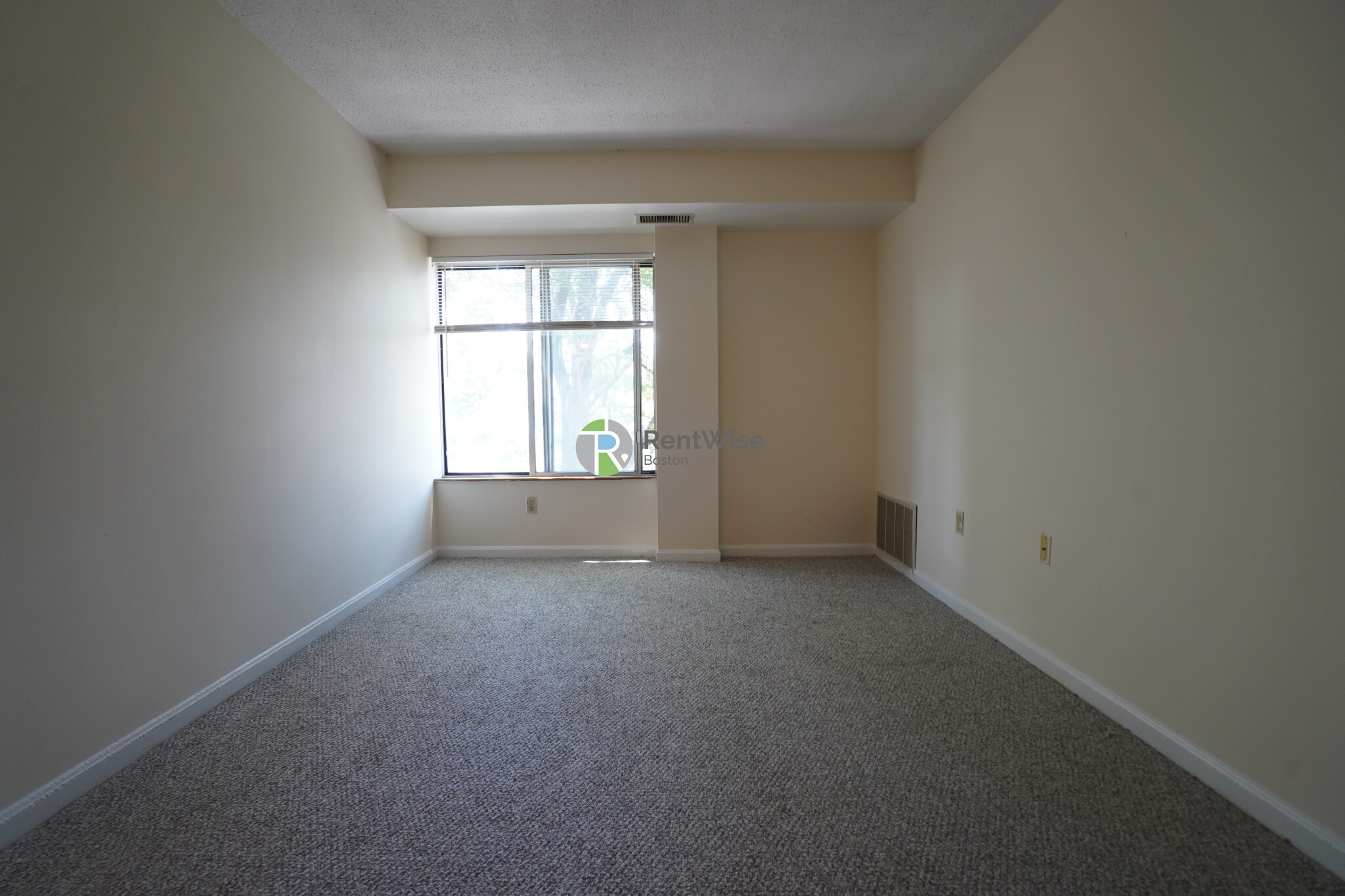 345 Franklin St, Riverside