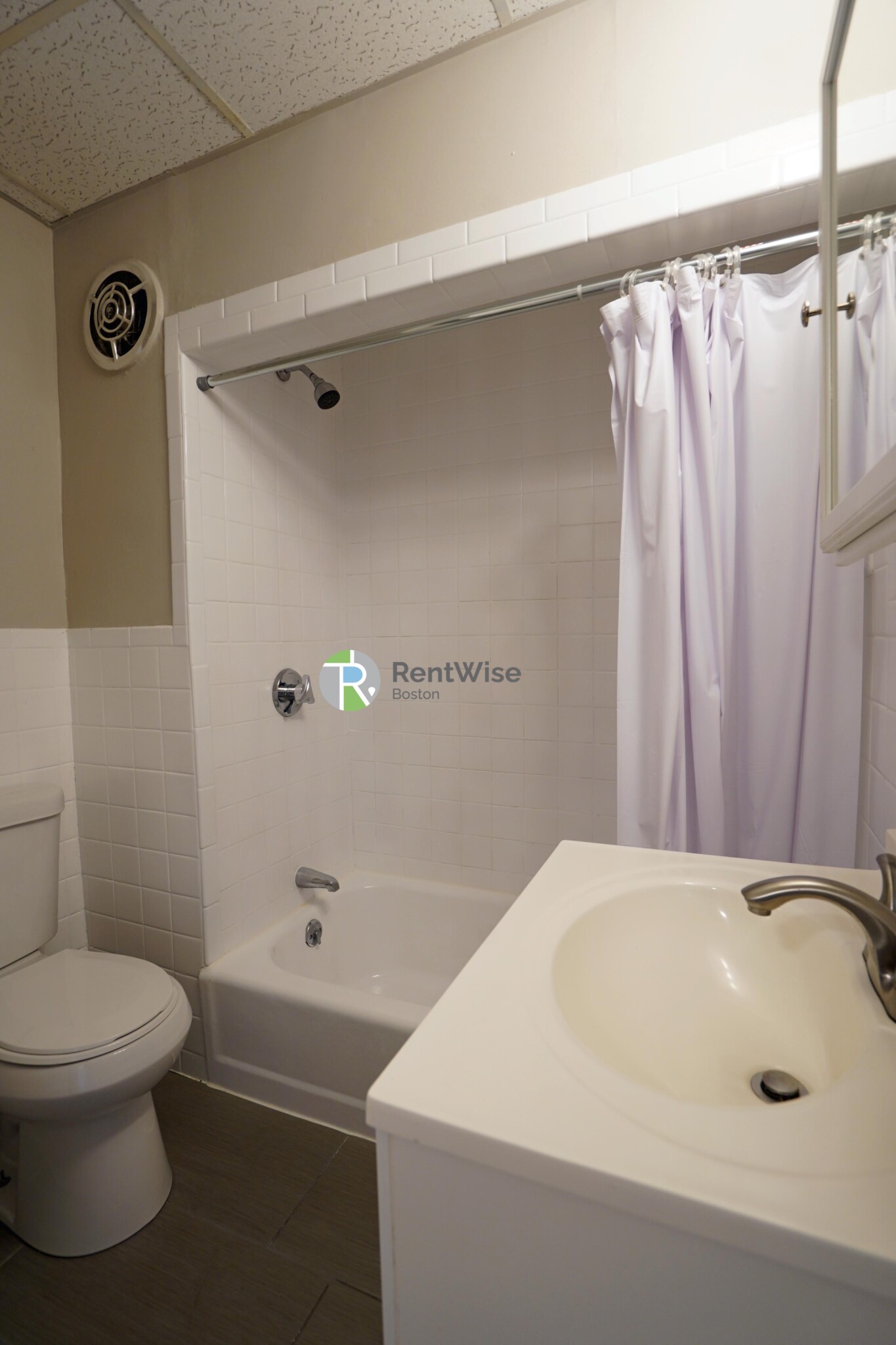 1055 Beacon St, Longwood