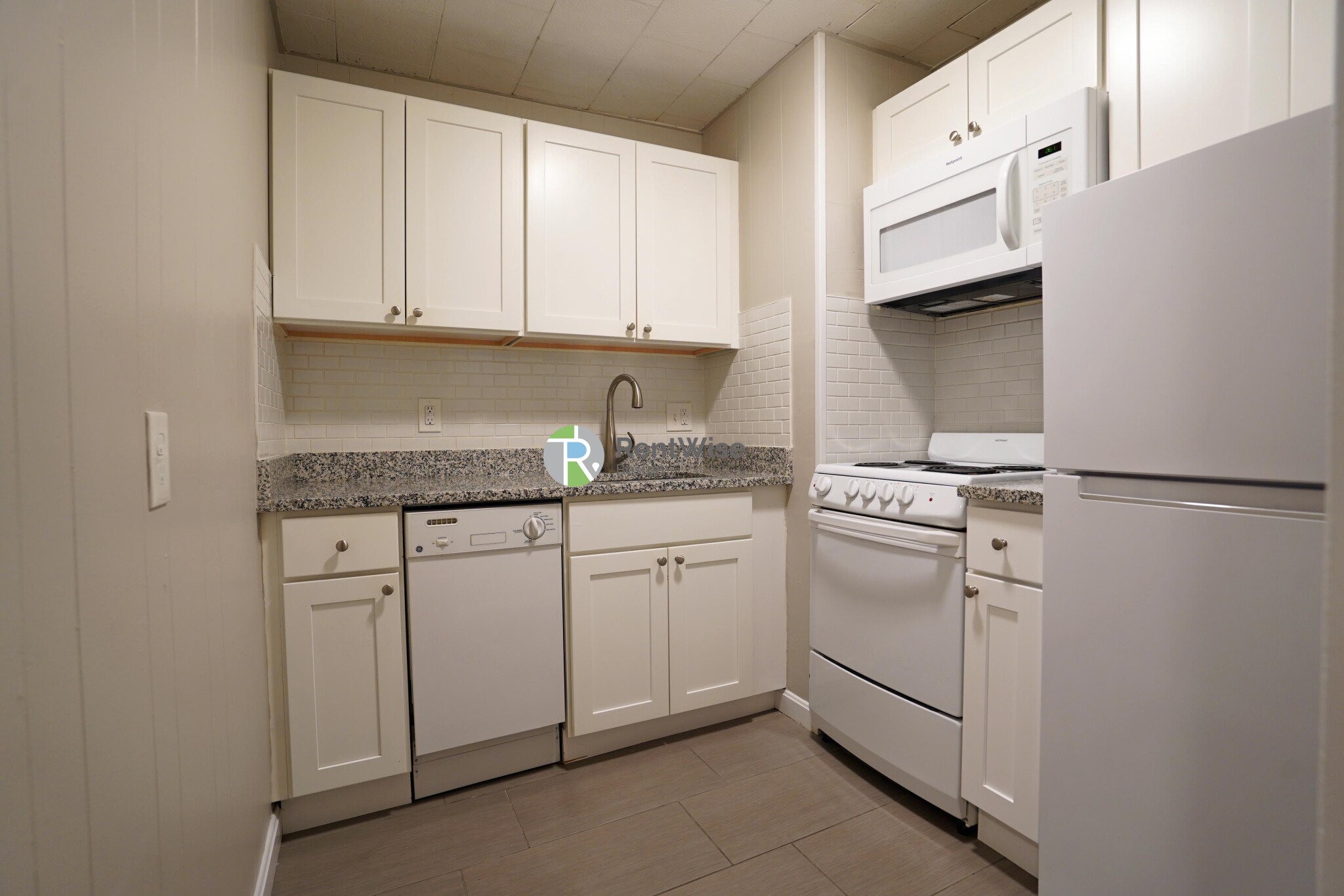 1055 Beacon St, Longwood