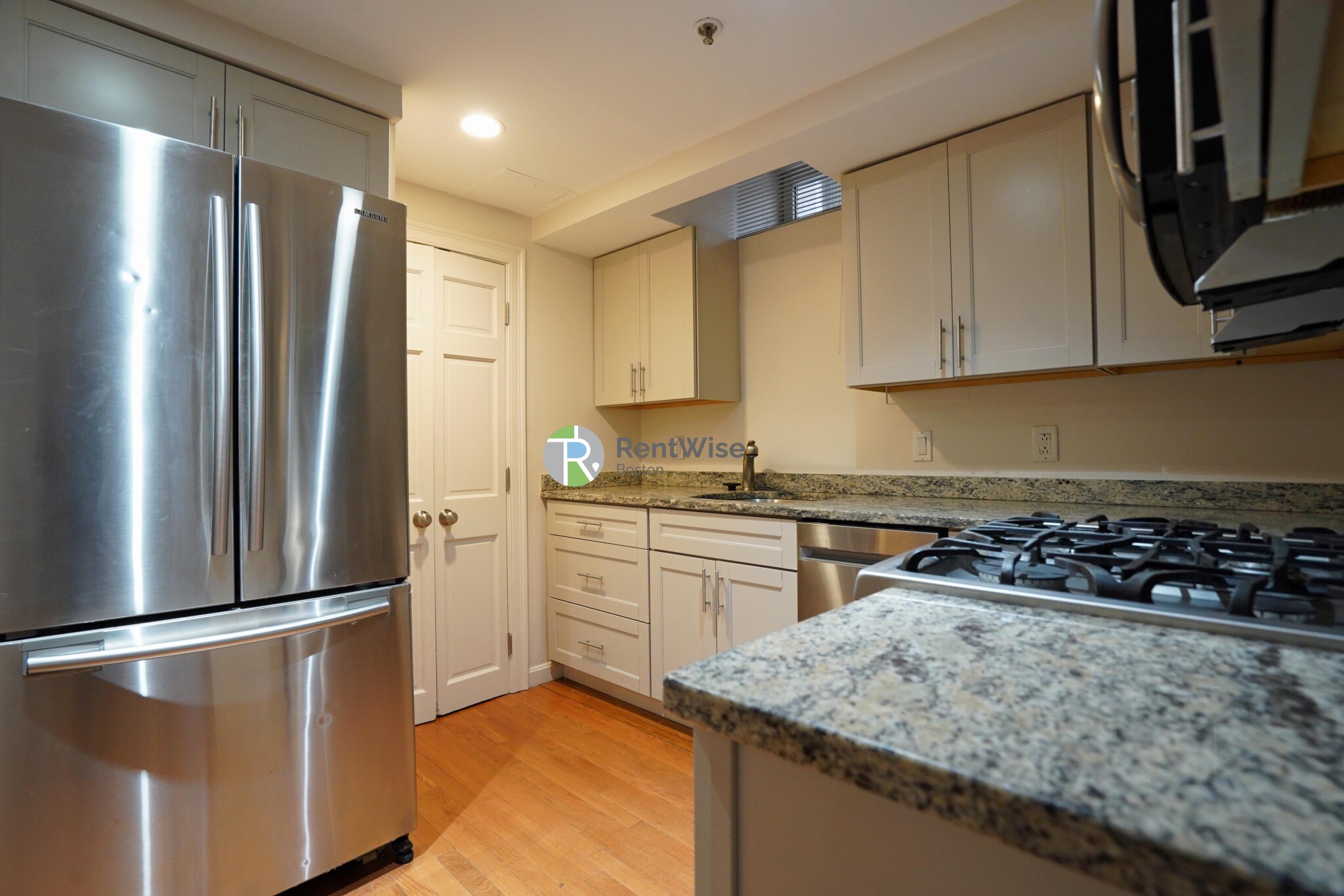 15 Edgerly Rd, Fenway