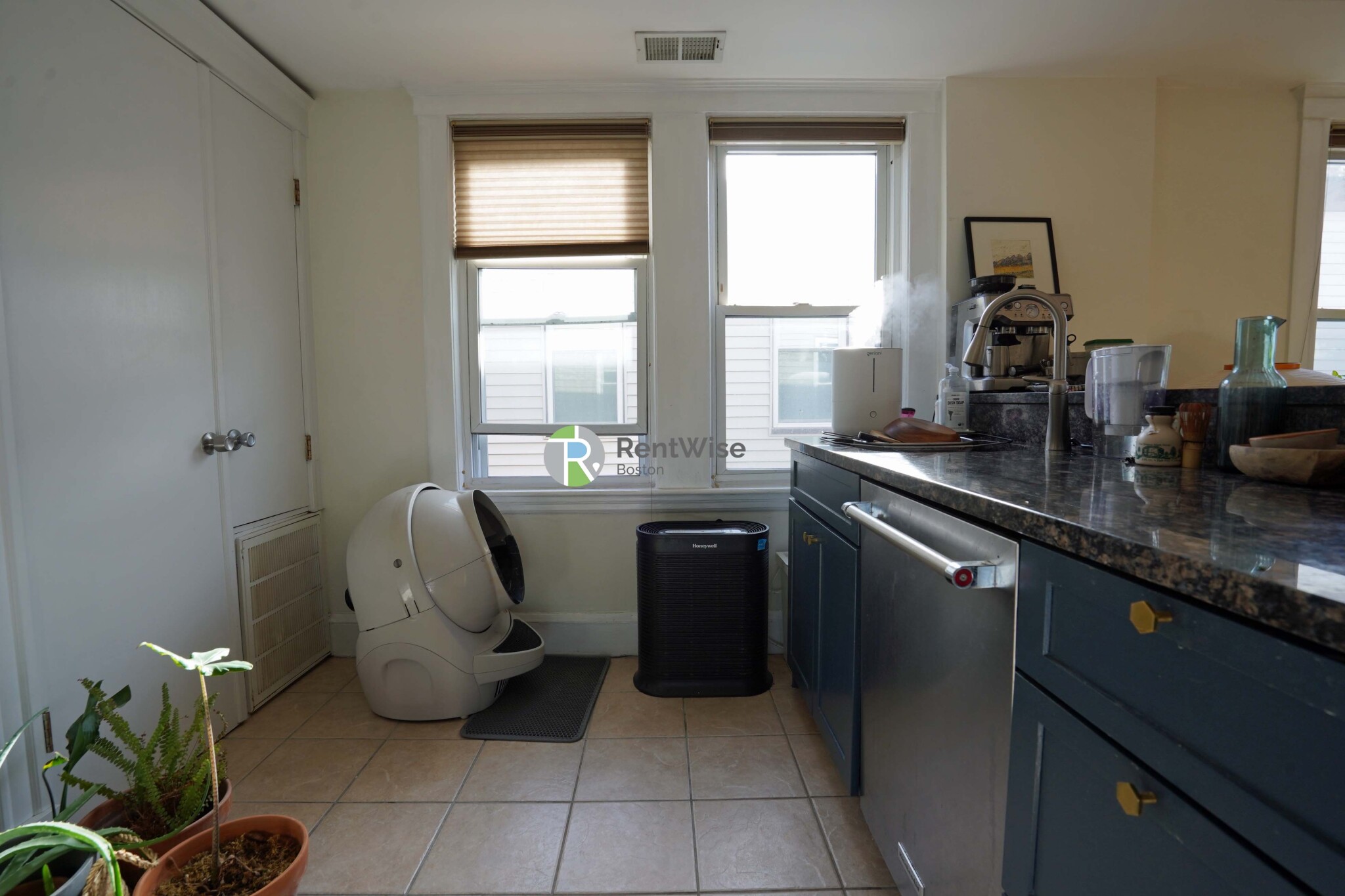 238 Hyde Park Ave, Jamaica Plain