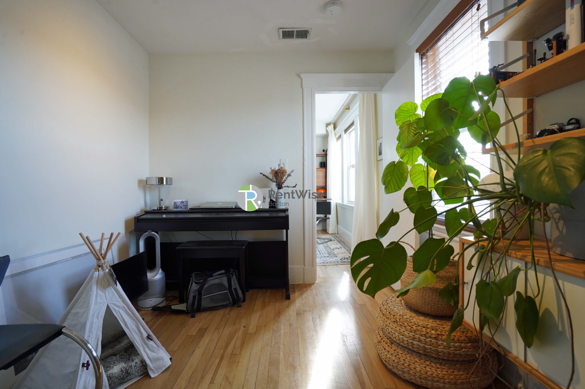 238 Hyde Park Ave, Jamaica Plain