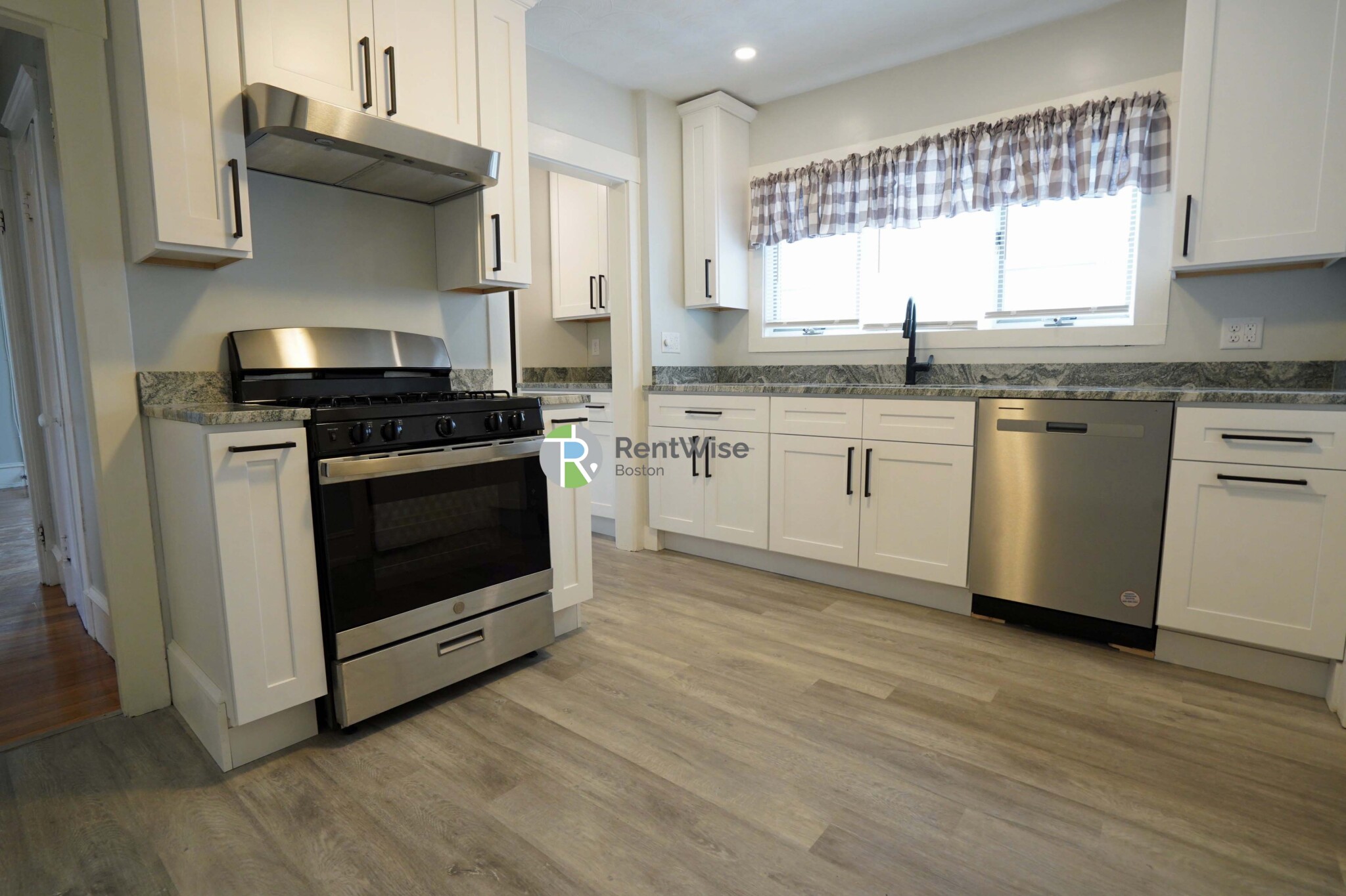 34 Dickinson Rd, Brighton