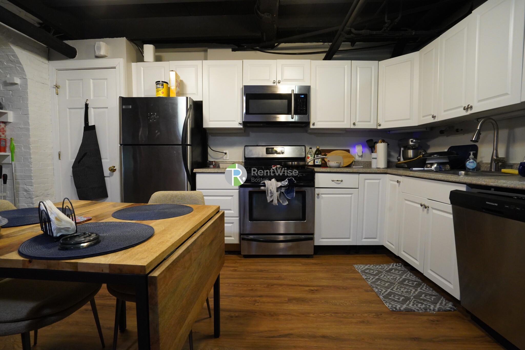 3 Champney Pl, Beacon Hill