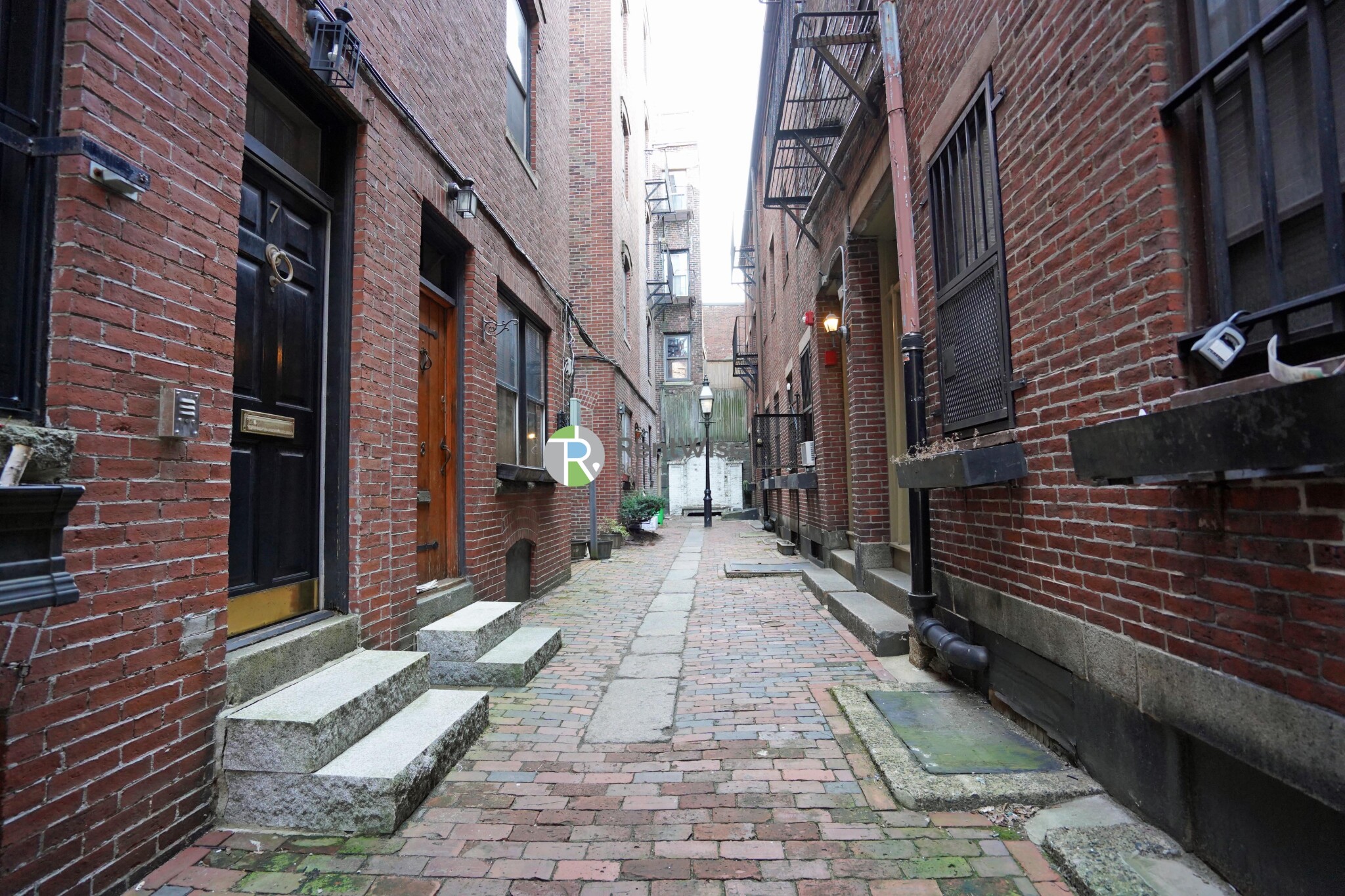 4 Champney Pl, Beacon Hill