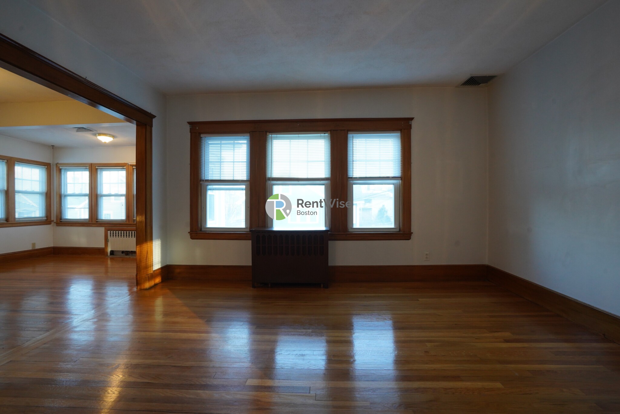 32 Dickinson Rd, Brighton