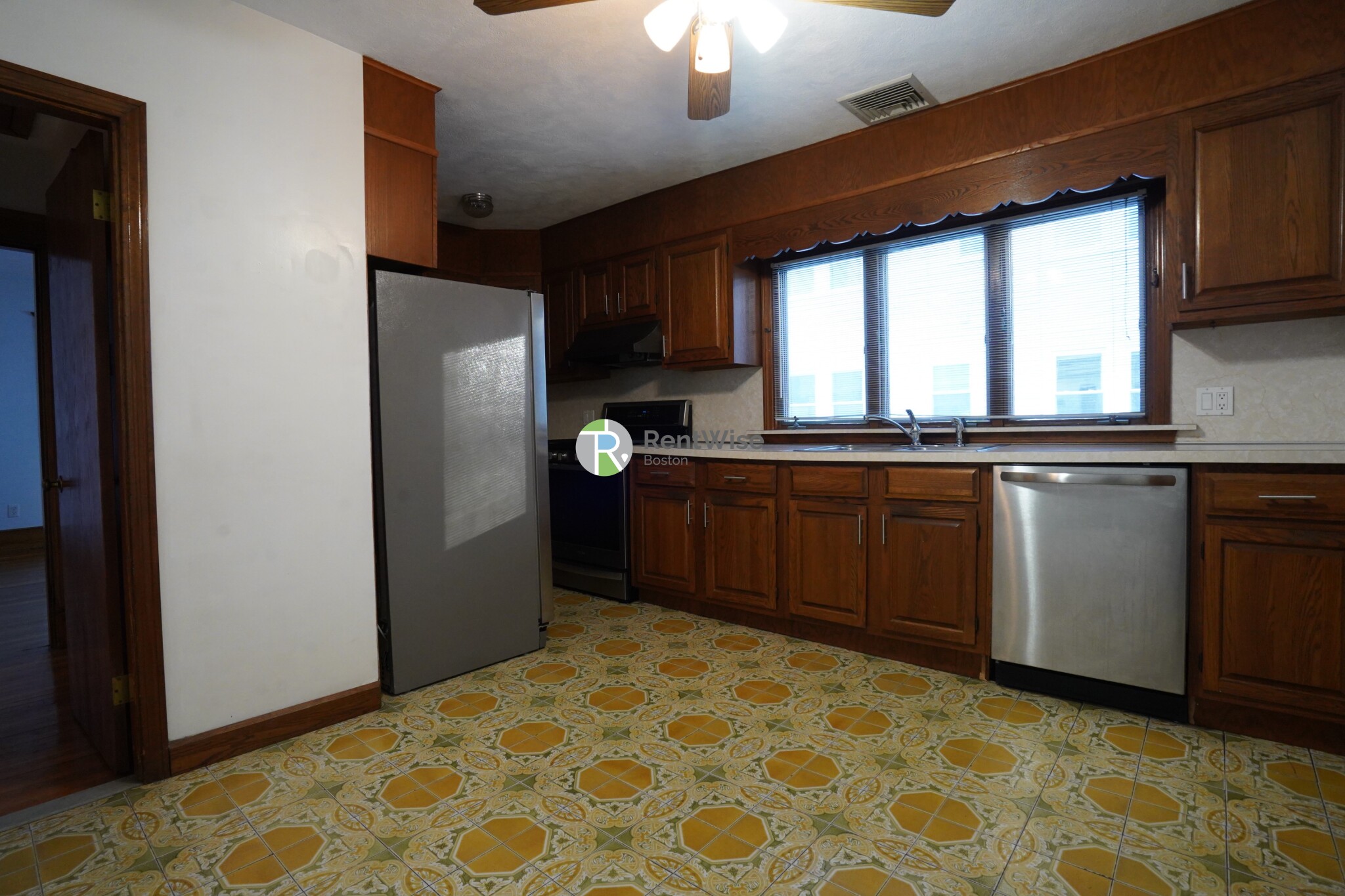 32 Dickinson Rd, Brighton