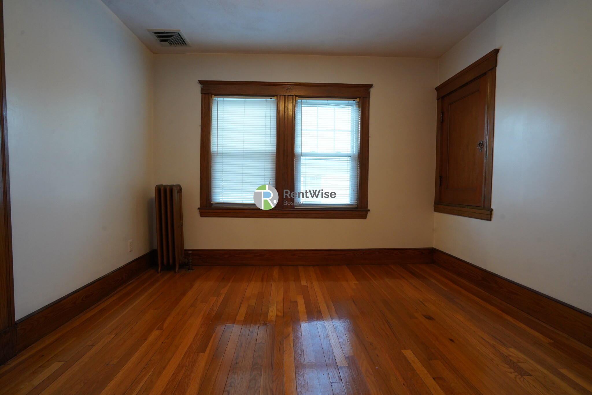 32 Dickinson Rd, Brighton