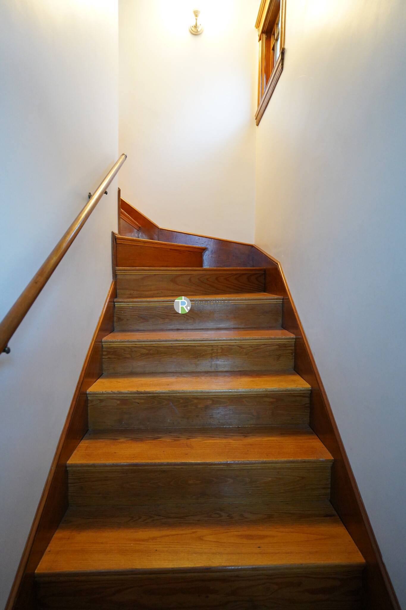 32 Dickinson Rd, Brighton