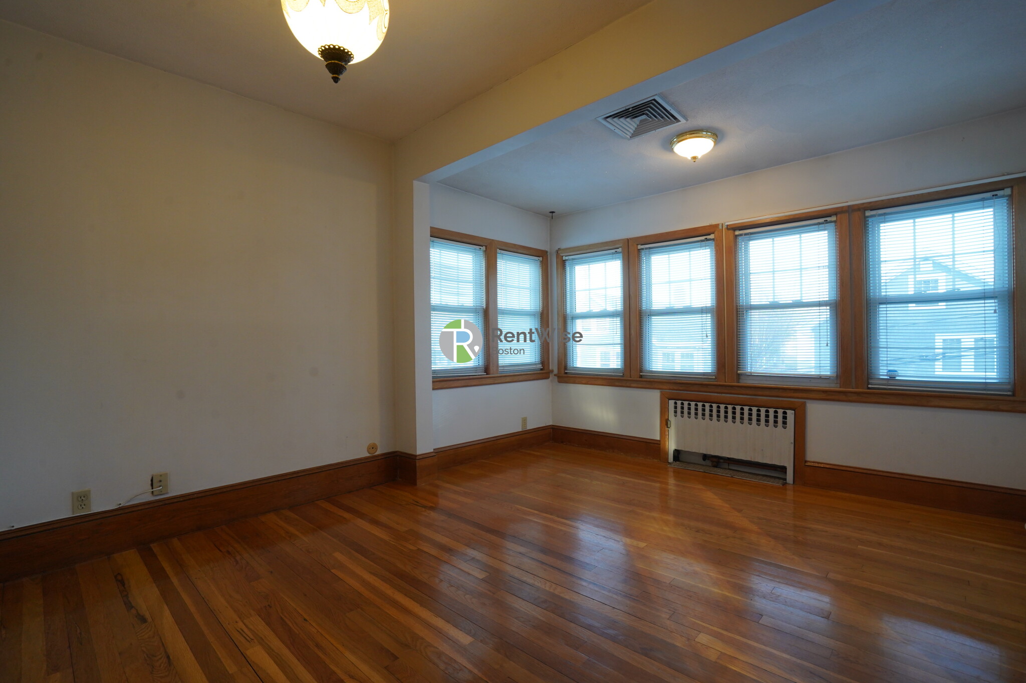 32 Dickinson Rd, Brighton